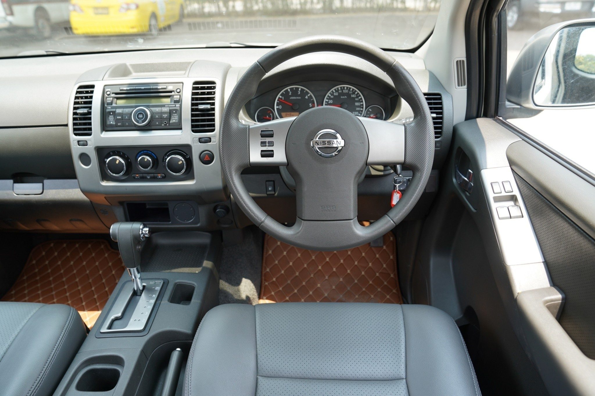 2013 NISSAN NAVARA 2.5 LE Calibre AT