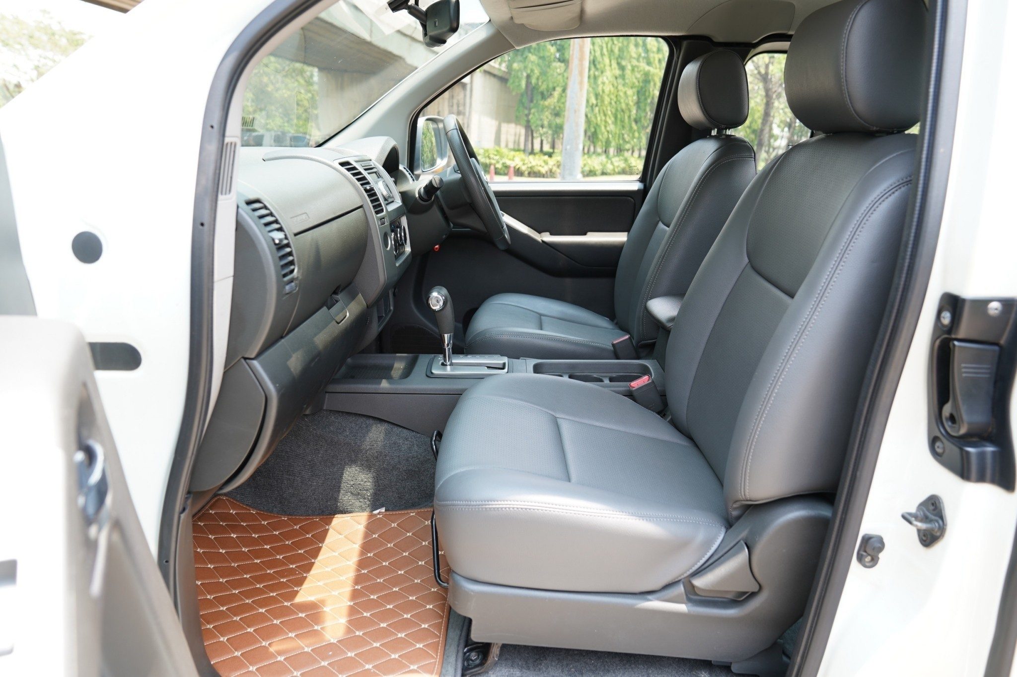 2013 NISSAN NAVARA 2.5 LE Calibre AT