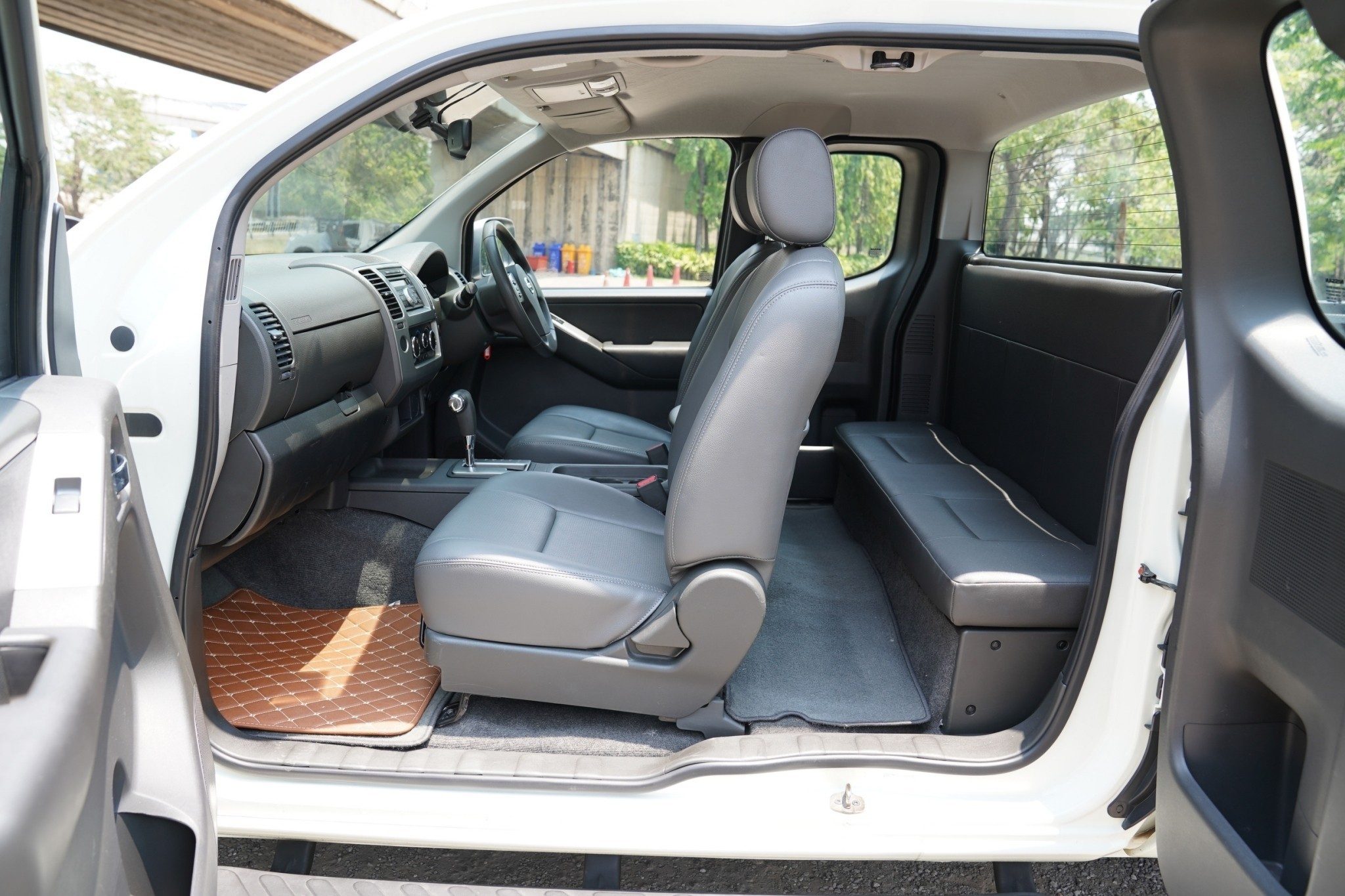 2013 NISSAN NAVARA 2.5 LE Calibre AT