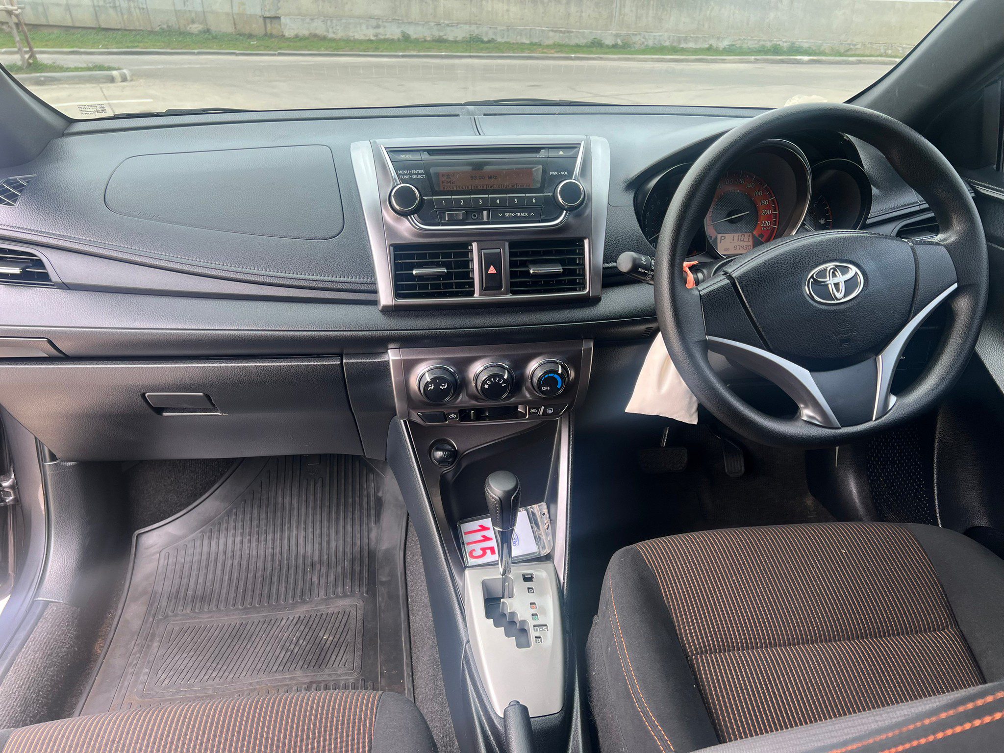 2015 TOYOTA YARIS 1.2E