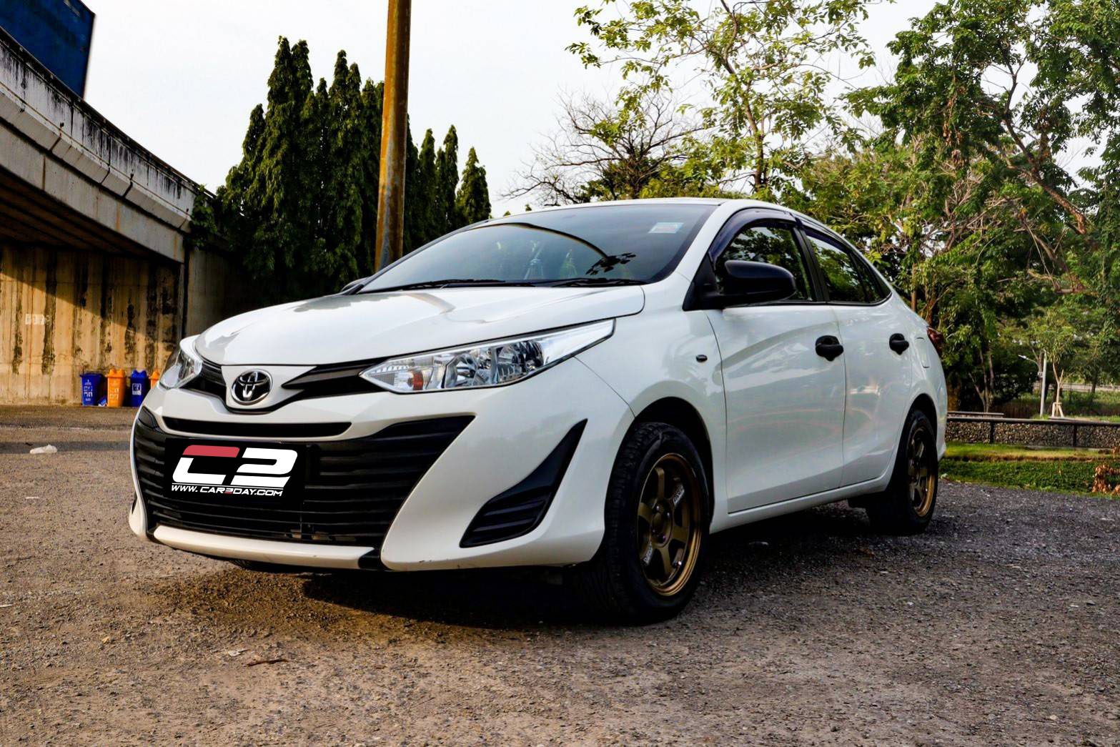 2019 TOYOTA Yaris ativ 1.2 J