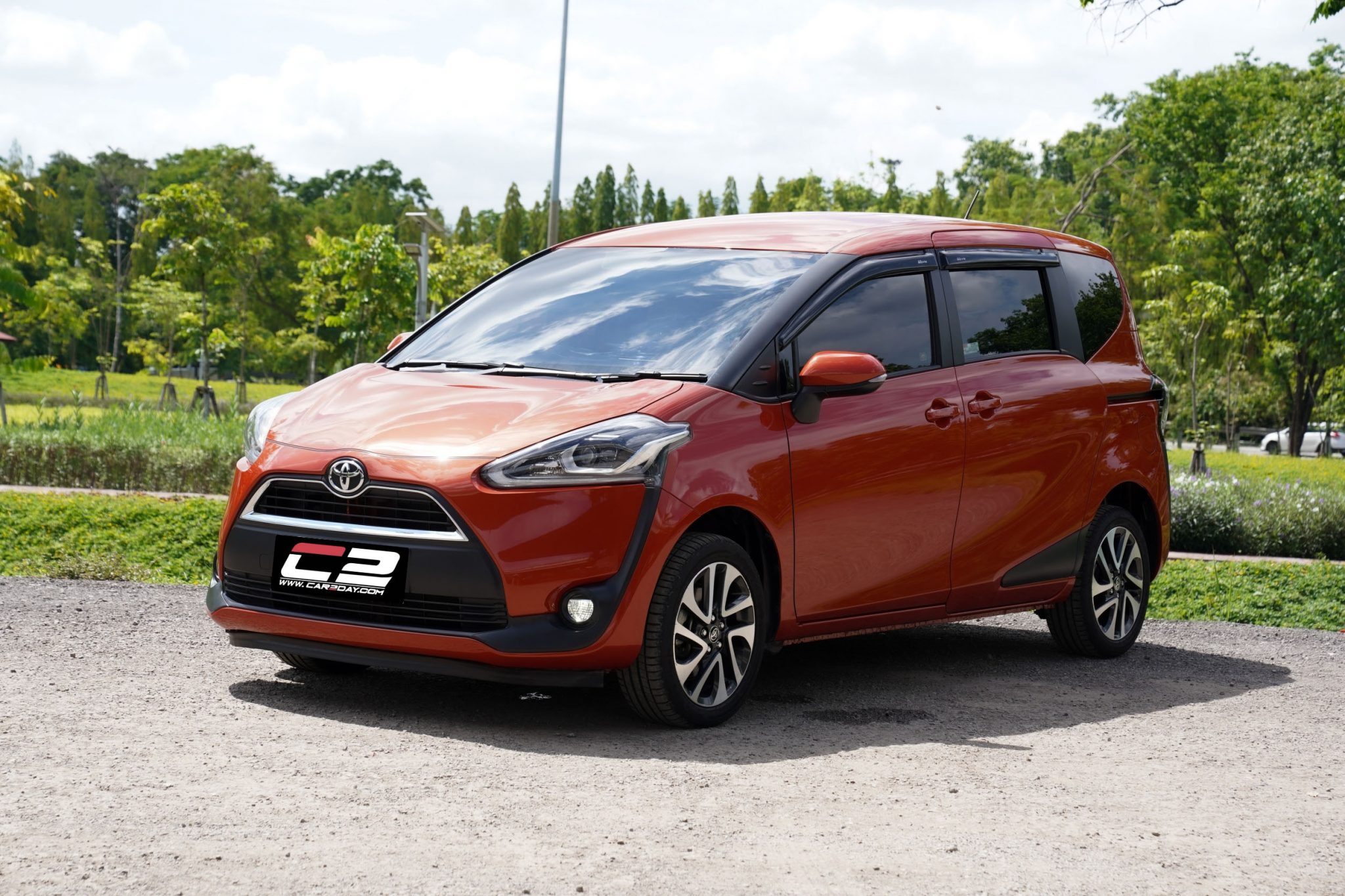 TOYOTA SIENTA 1.5 V