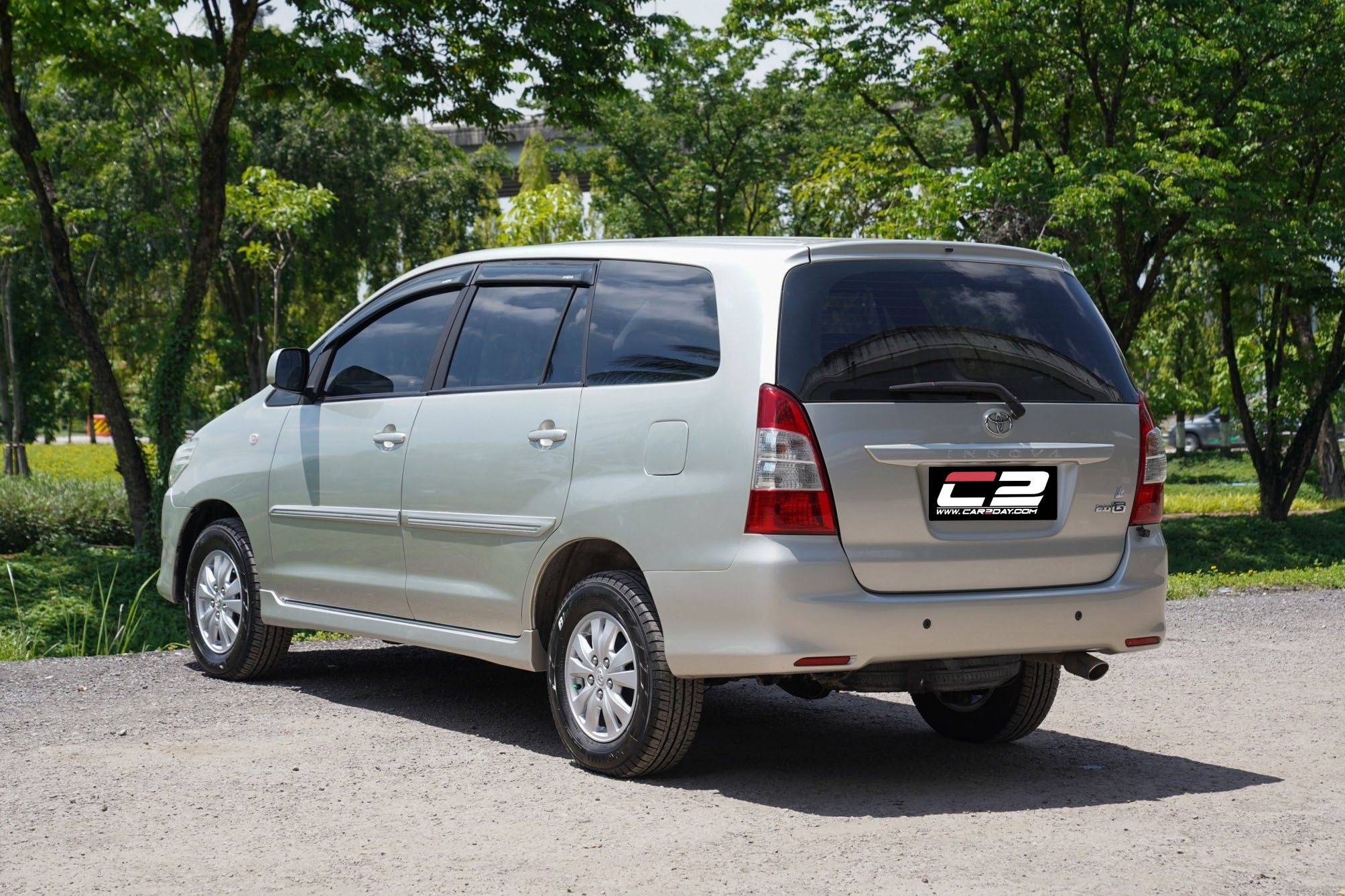 2013 TOYOTA INNOVA 2.0 G LPG AT