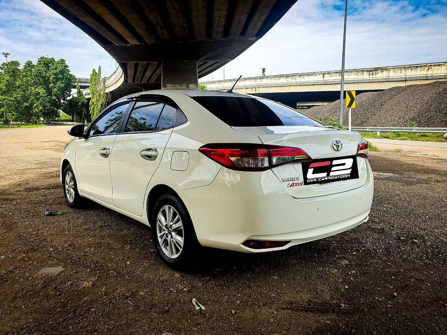 2018 TOYOTA Yaris ativ 1.2 E