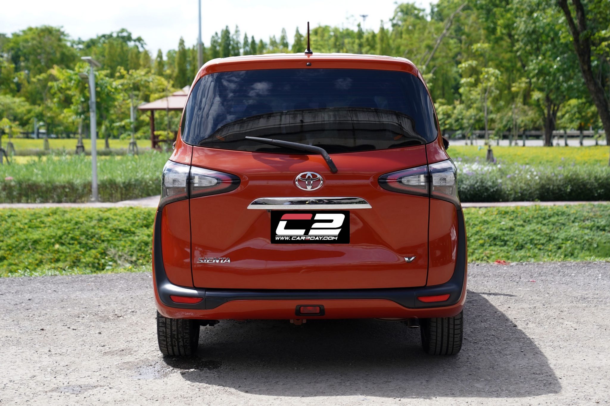 TOYOTA SIENTA 1.5 V