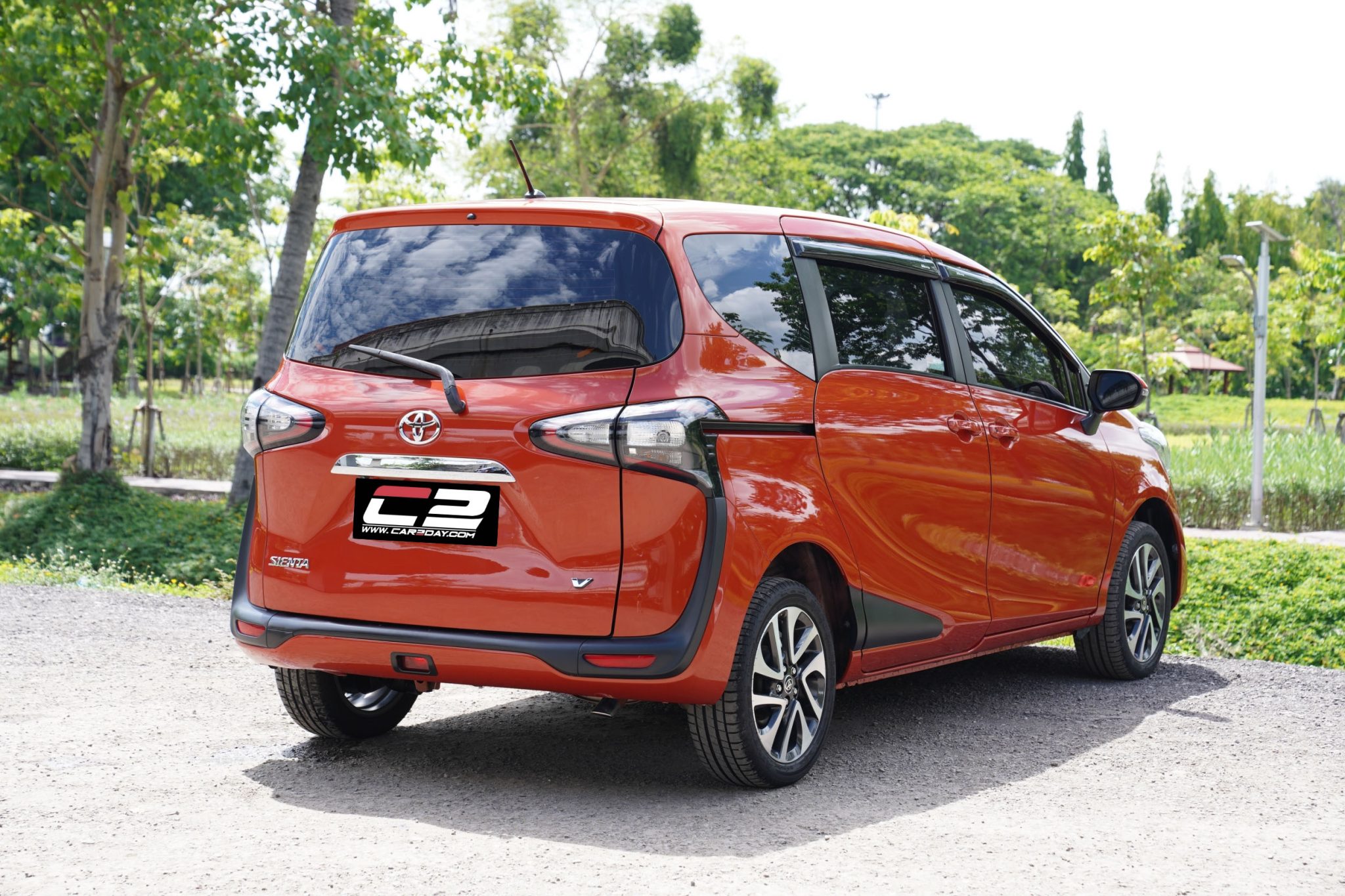 TOYOTA SIENTA 1.5 V