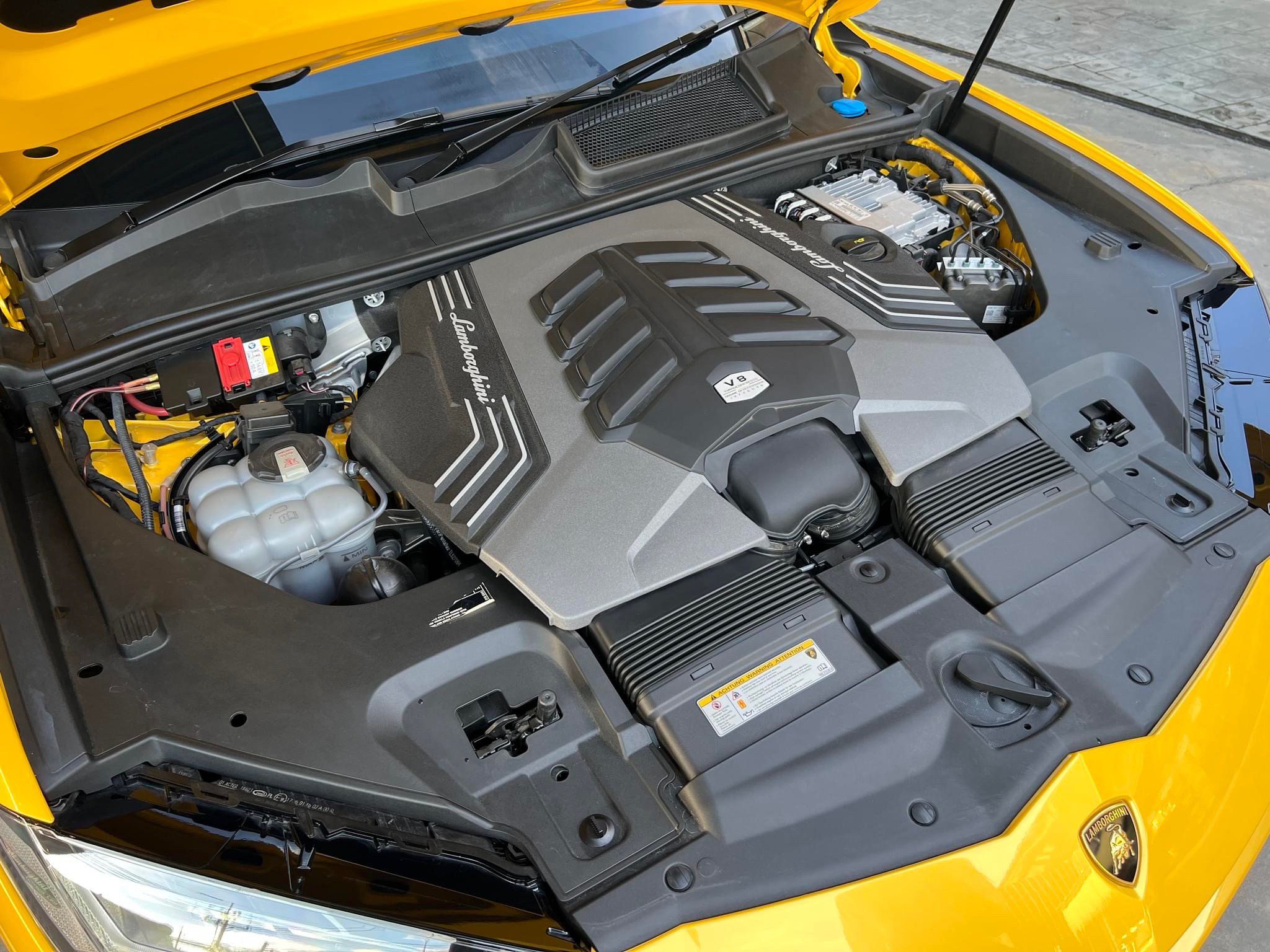 2021 Lamborghini URUS PEARL CAPSULE