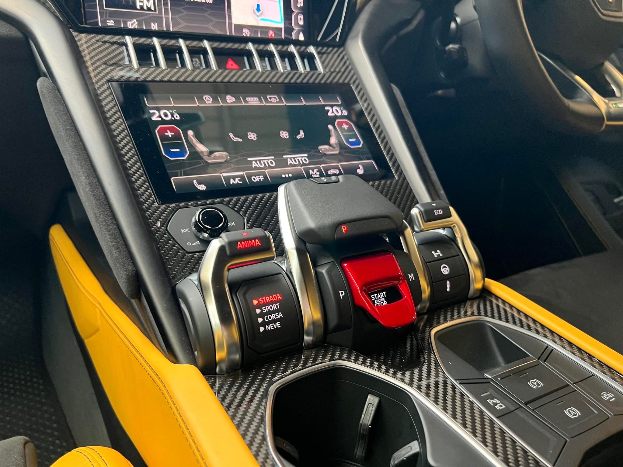 2021 Lamborghini URUS PEARL CAPSULE