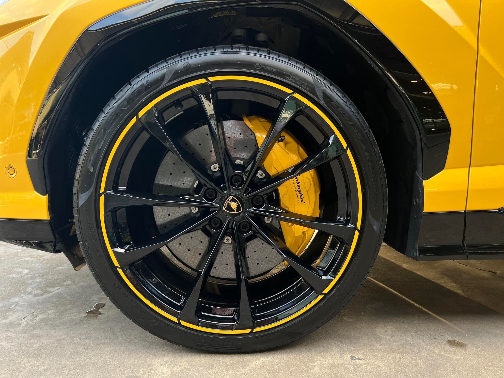 2021 Lamborghini URUS PEARL CAPSULE