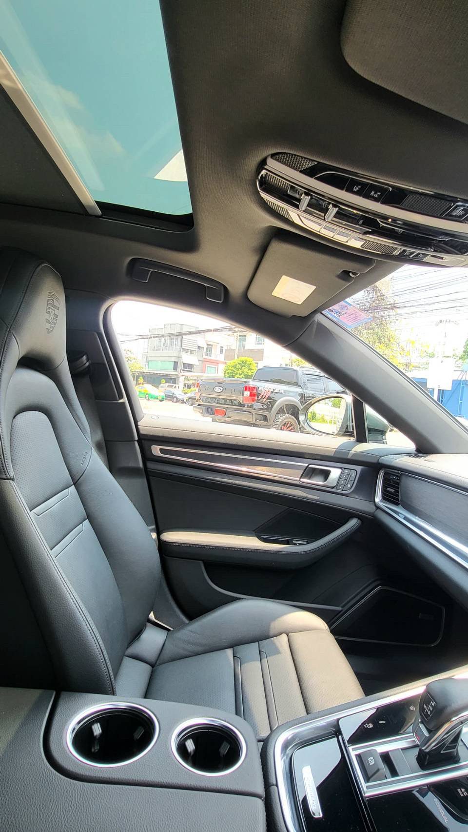 2022 Porsche Panamera 4 E Hybrid Platinum Edition