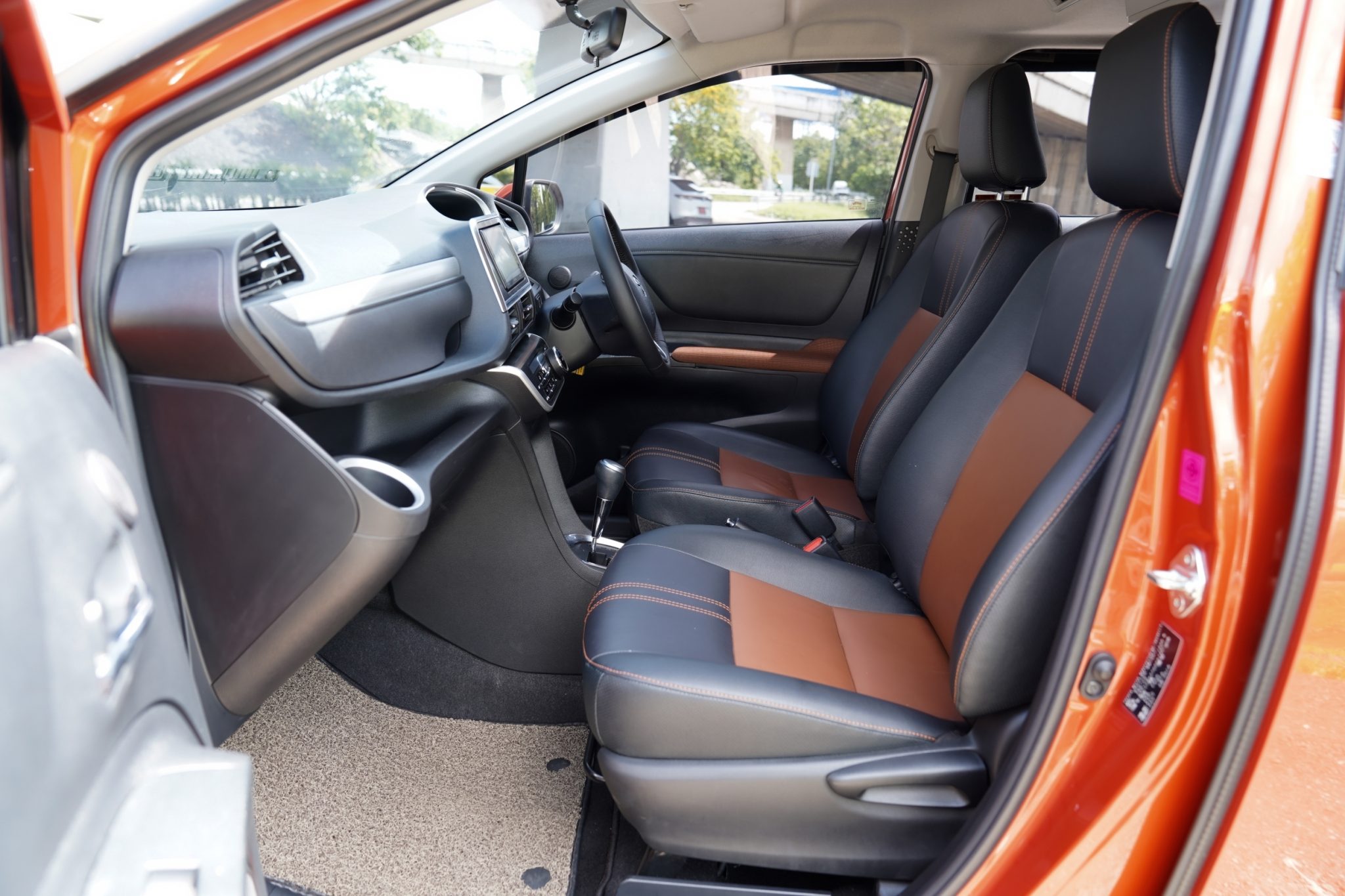 TOYOTA SIENTA 1.5 V