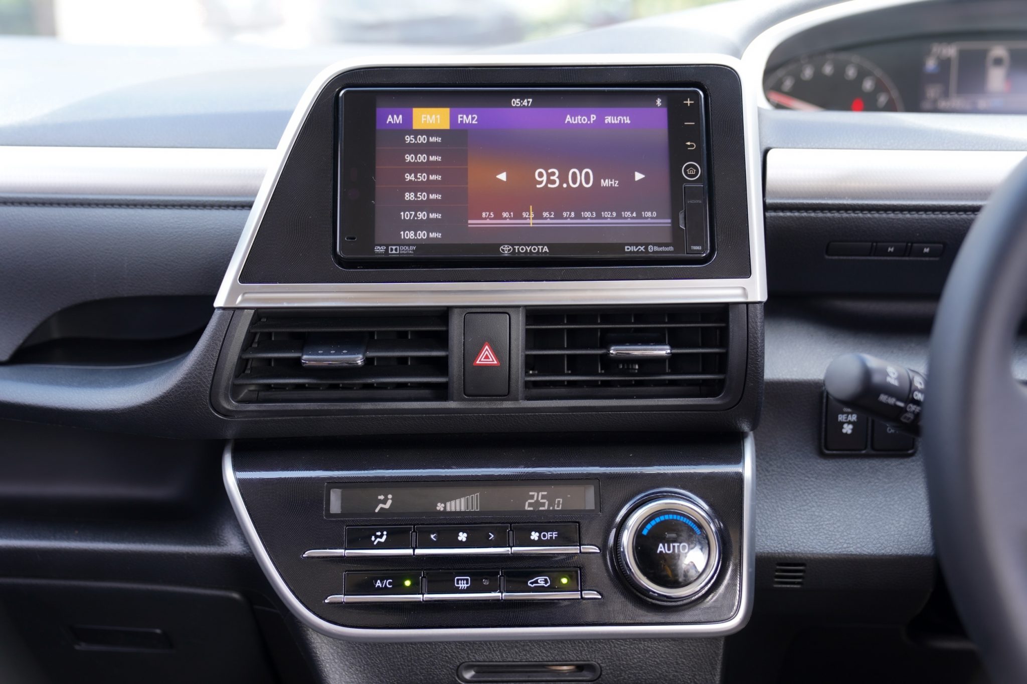 TOYOTA SIENTA 1.5 V