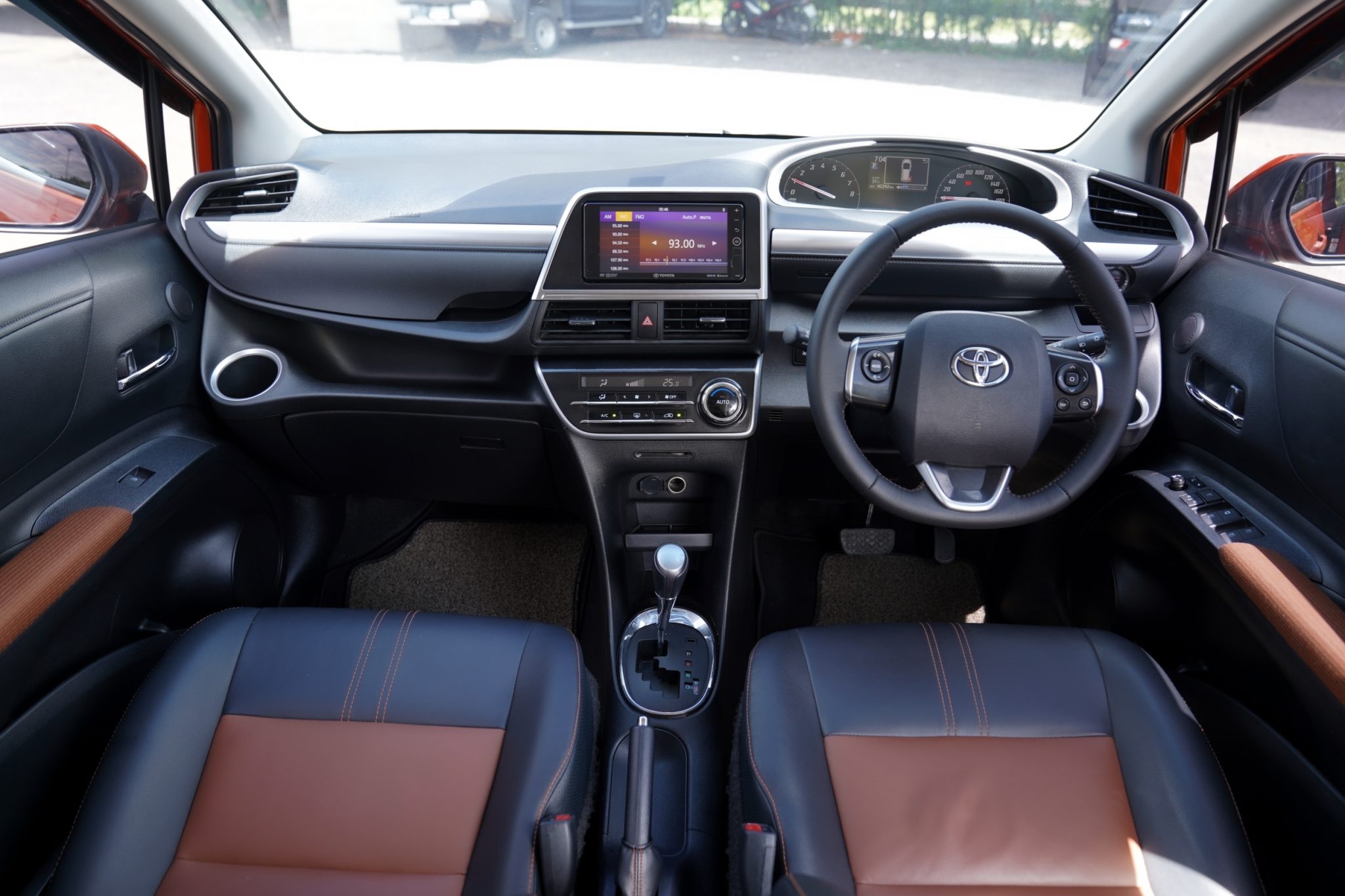 TOYOTA SIENTA 1.5 V