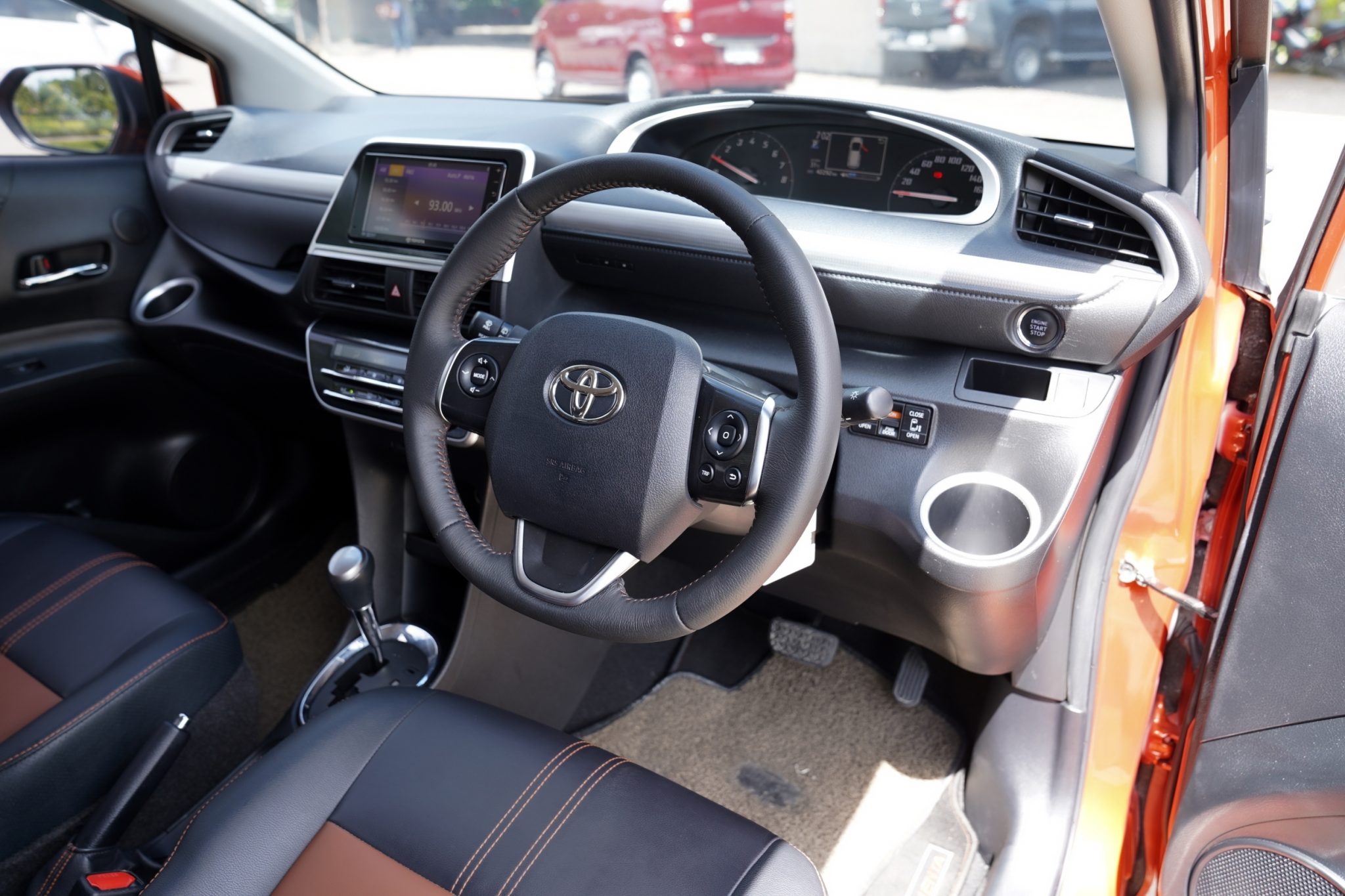 TOYOTA SIENTA 1.5 V