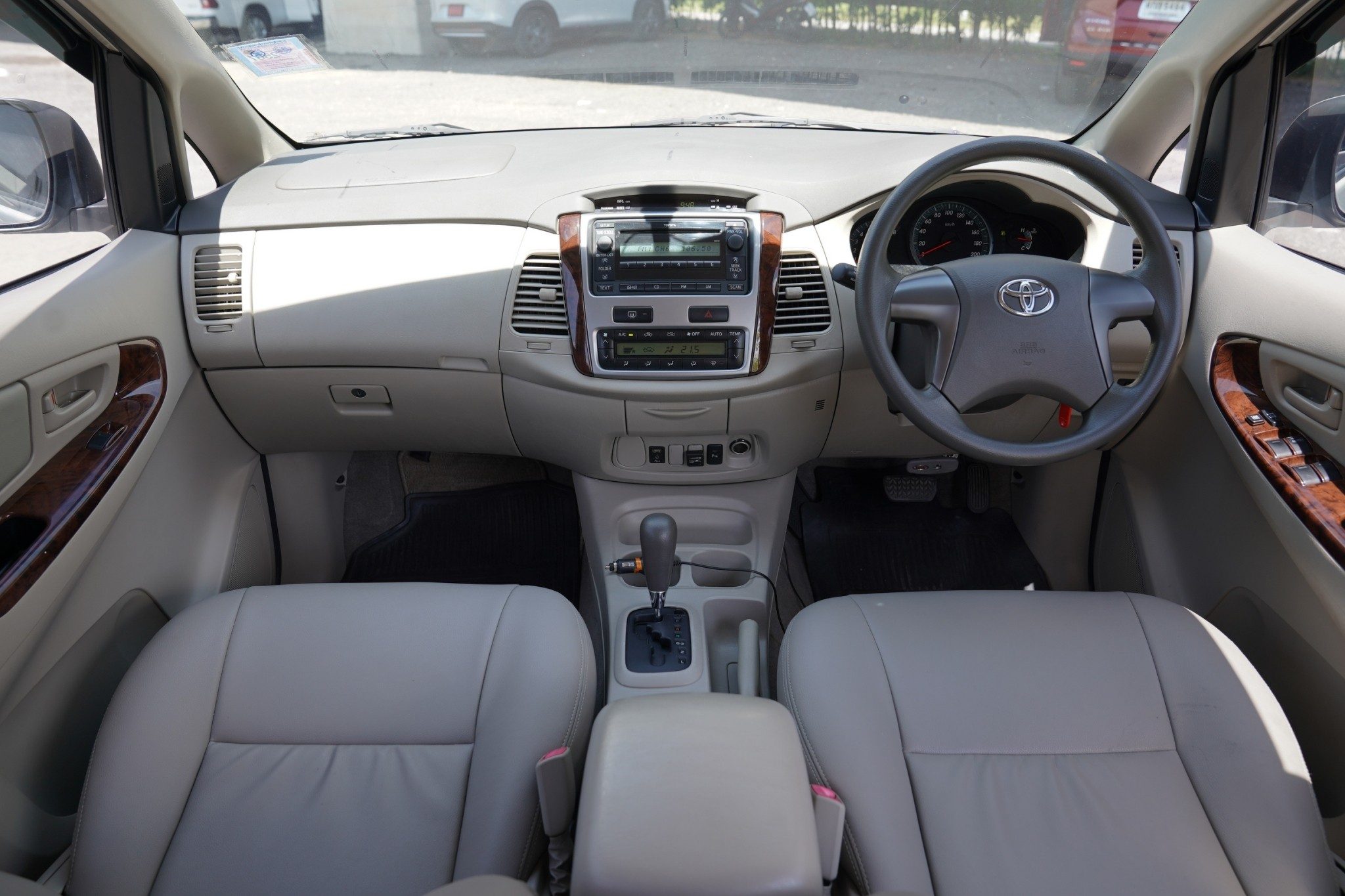 2013 TOYOTA INNOVA 2.0 G LPG AT