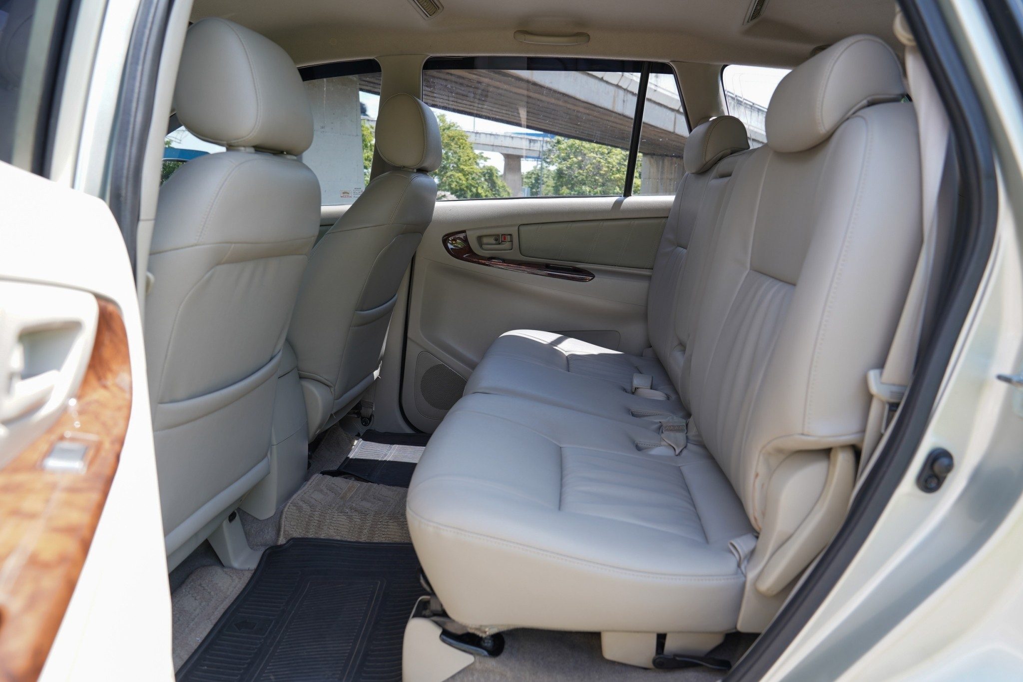 2013 TOYOTA INNOVA 2.0 G LPG AT