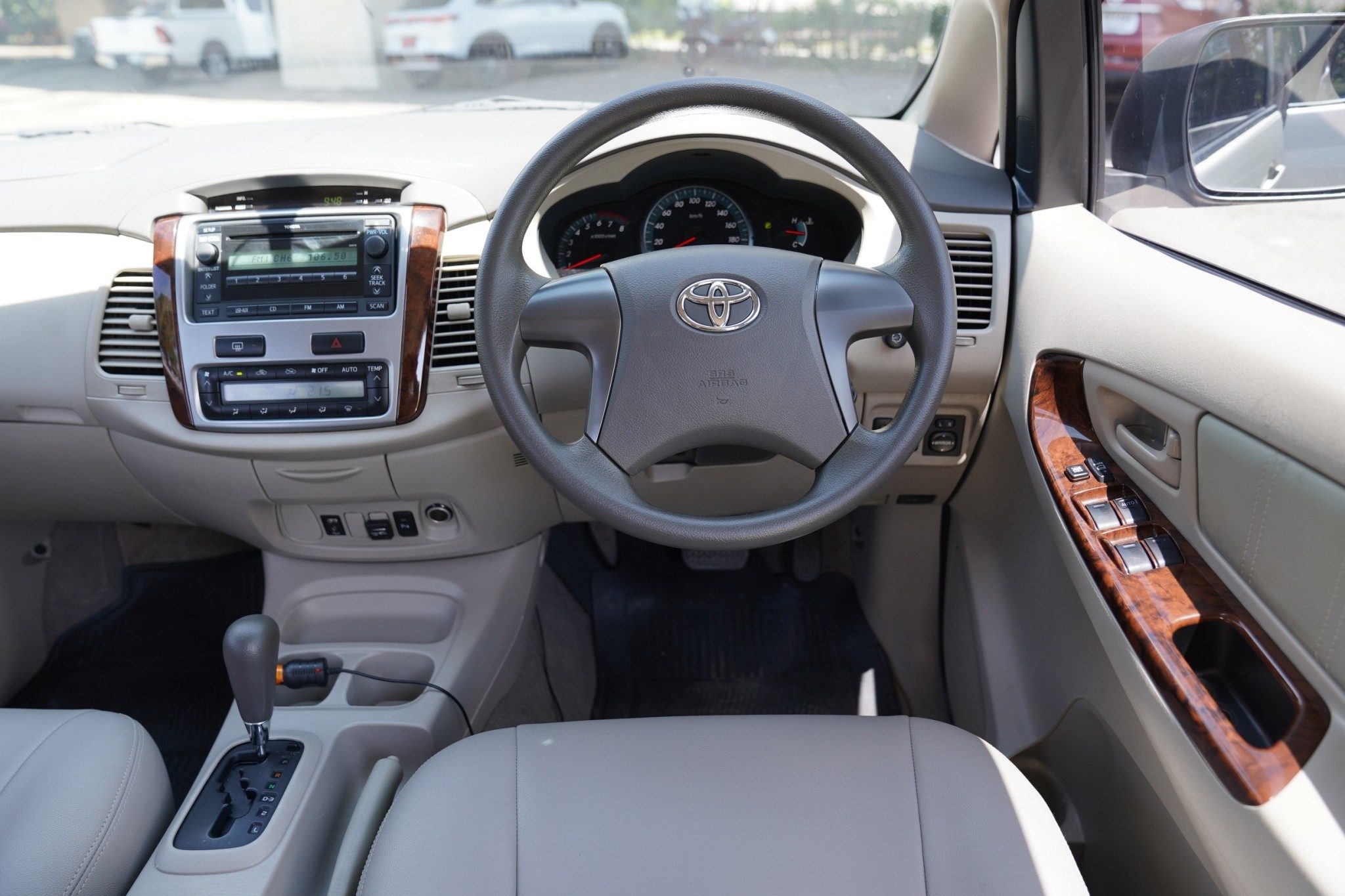 2013 TOYOTA INNOVA 2.0 G LPG AT