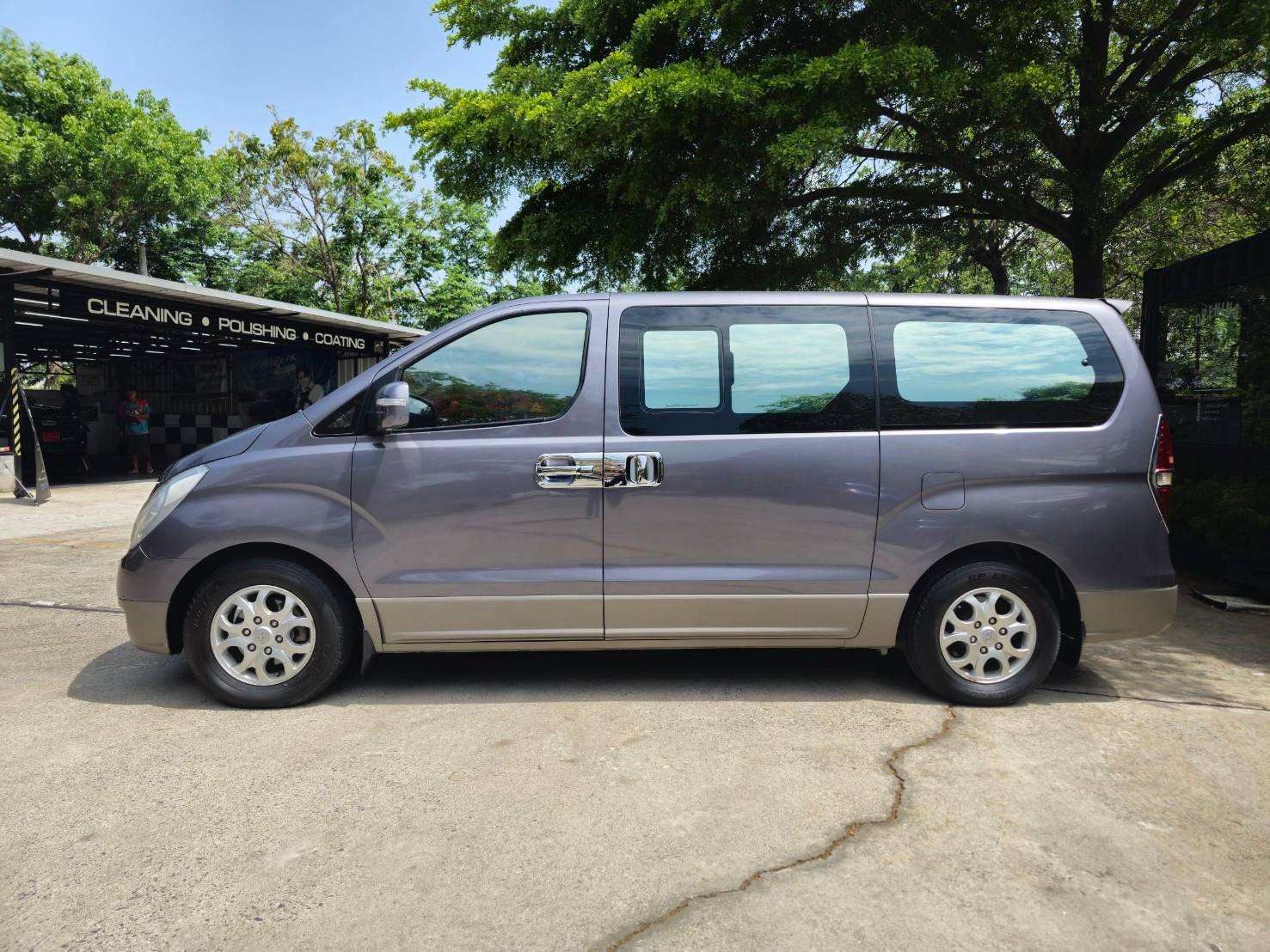 2011 HYUNDAI H1 DELUXE 2.5