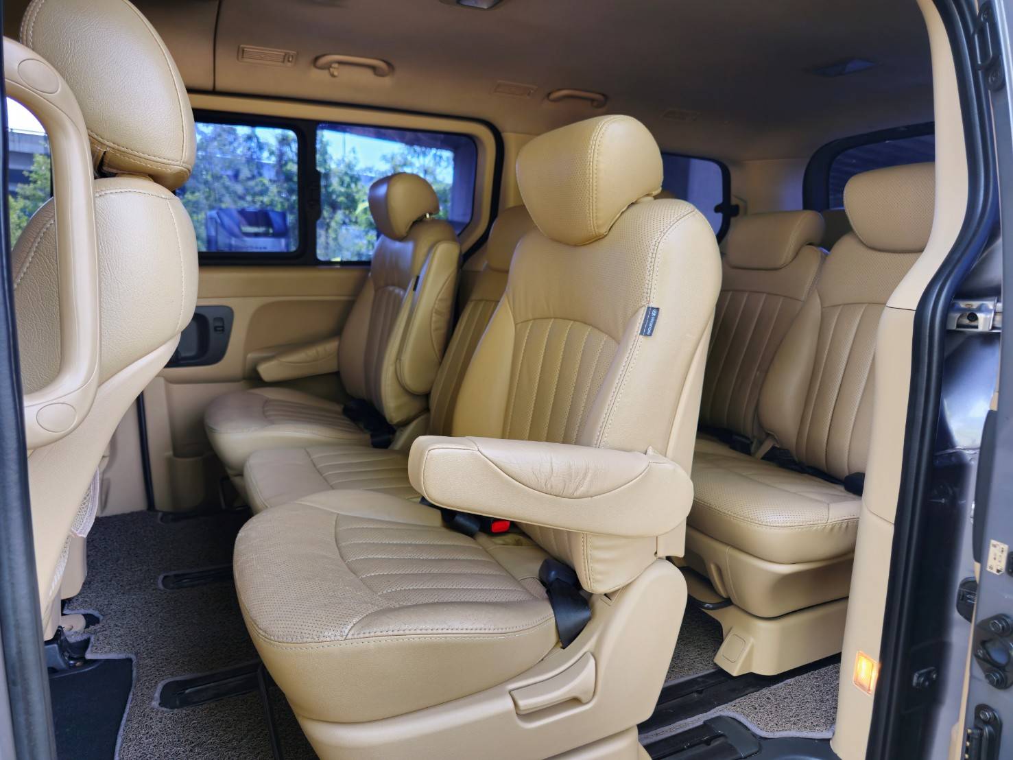 2011 HYUNDAI H1 DELUXE 2.5