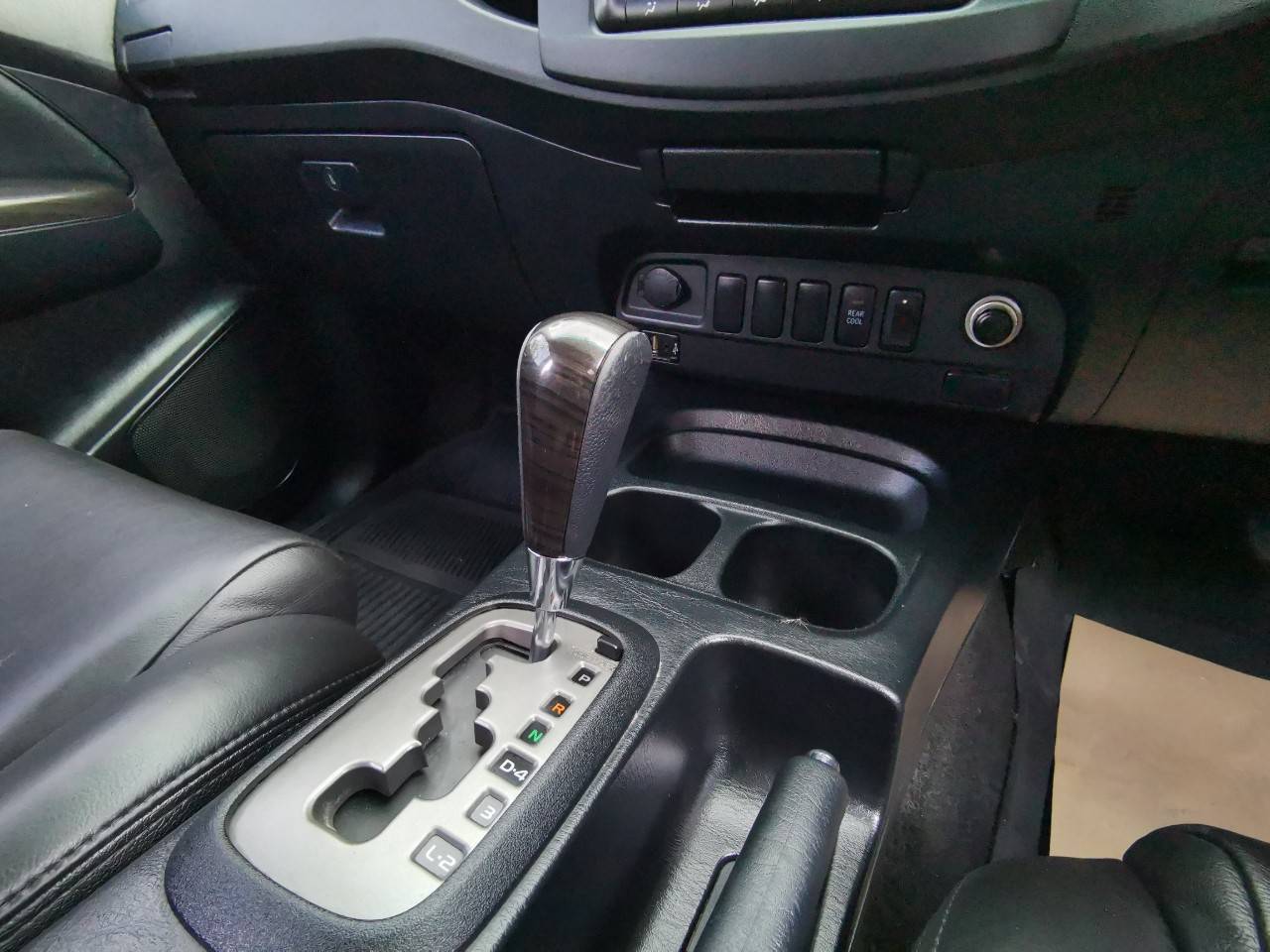 2014 TOYOTA FORTUNER 2.5 V AT 2WD