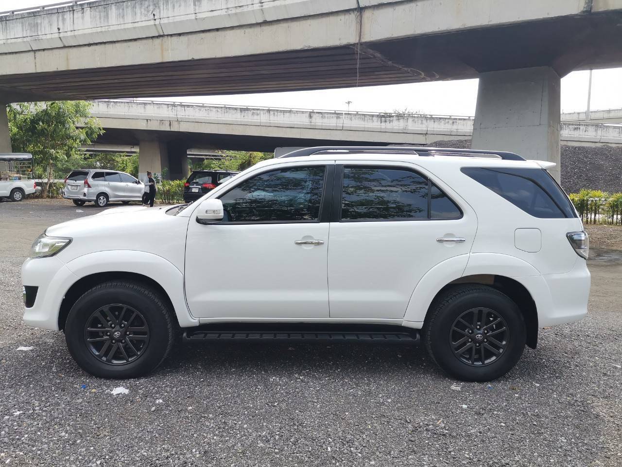 2014 TOYOTA FORTUNER 2.5 V AT 2WD