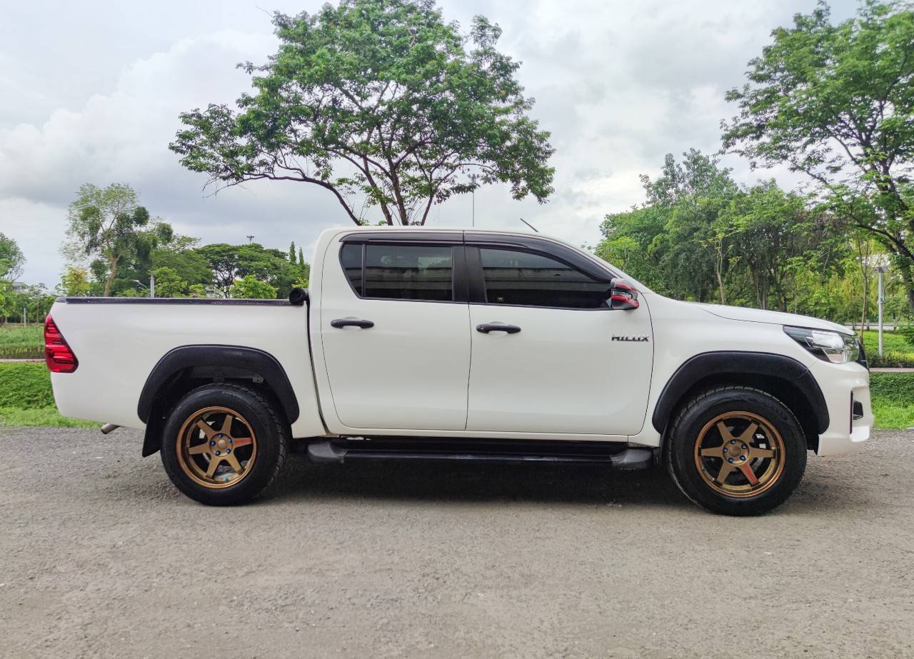 TOYOTA HILUX REVO 2.4 Z Edition 4Dr MID
