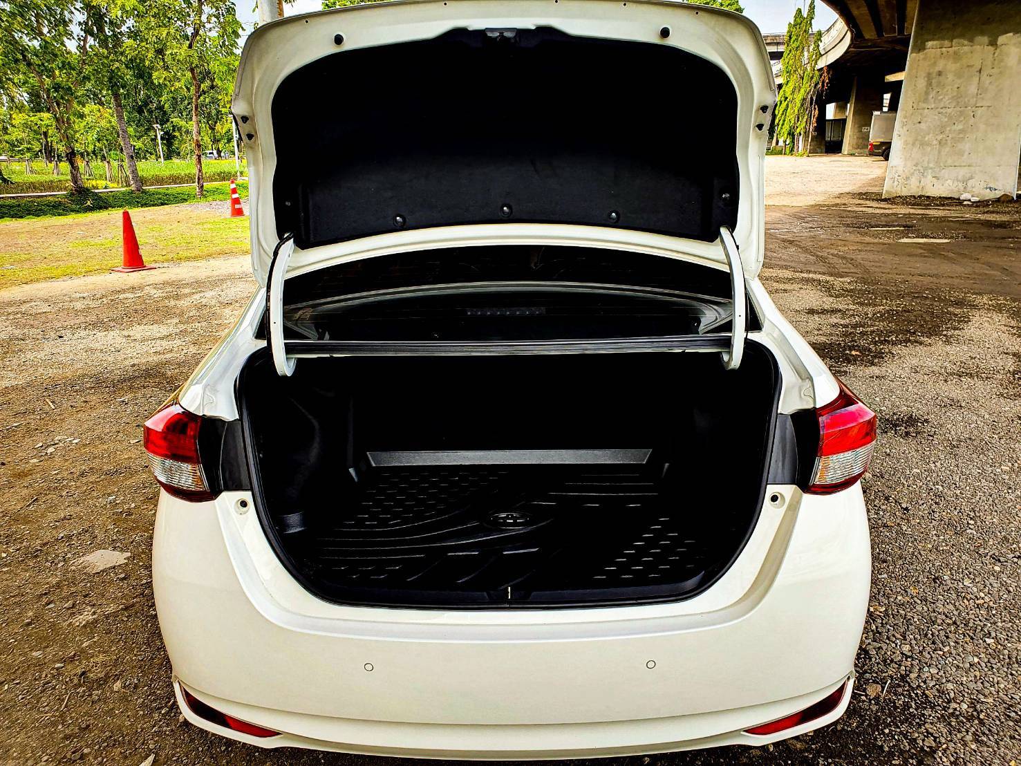 2018 TOYOTA Yaris ativ 1.2 E