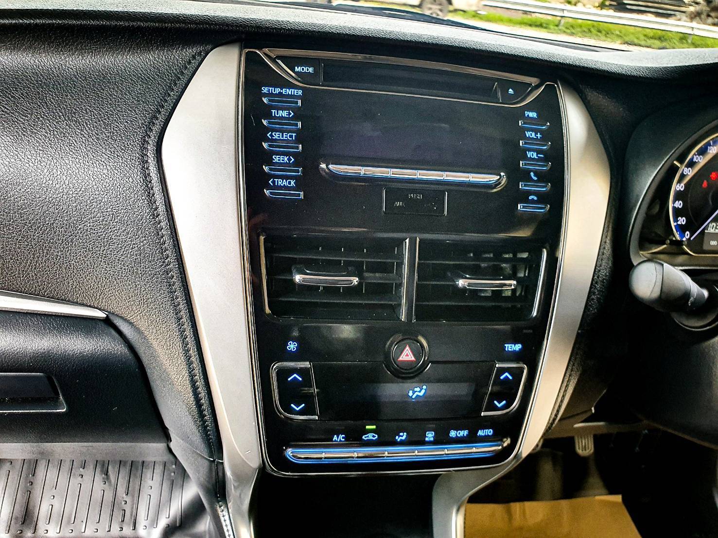 2018 TOYOTA Yaris ativ 1.2 E