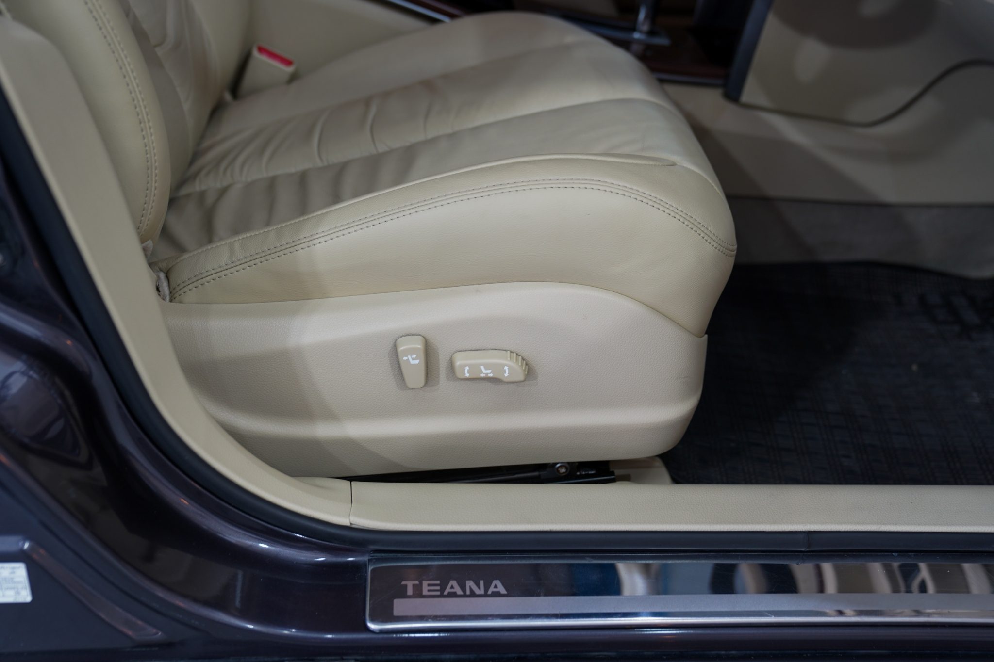 NISSAN TEANA 2.0 XL AT