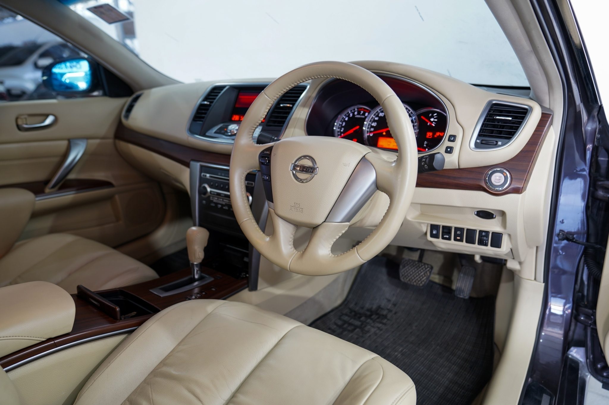 NISSAN TEANA 2.0 XL AT
