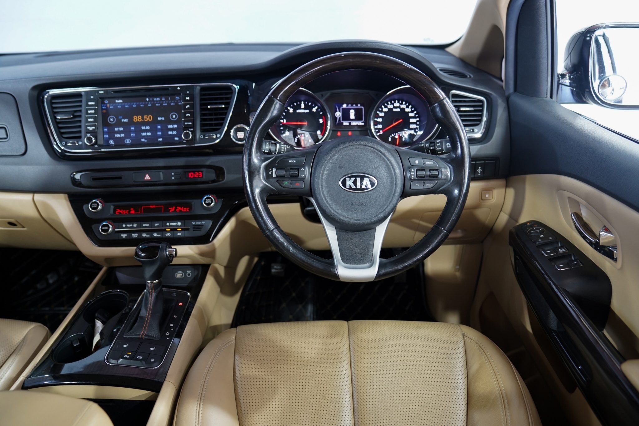 2016 Kia Grand Carnival 2.2 EX AT