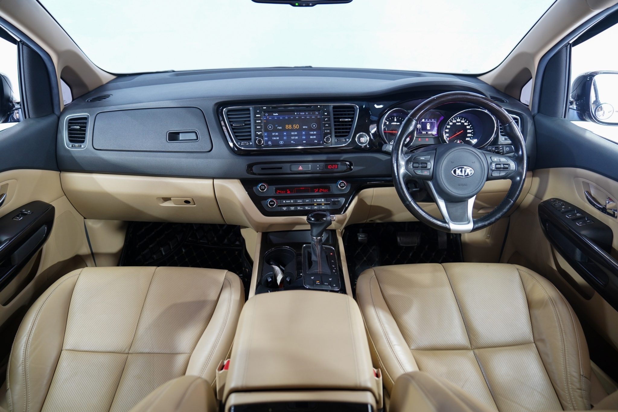 2016 Kia Grand Carnival 2.2 EX AT