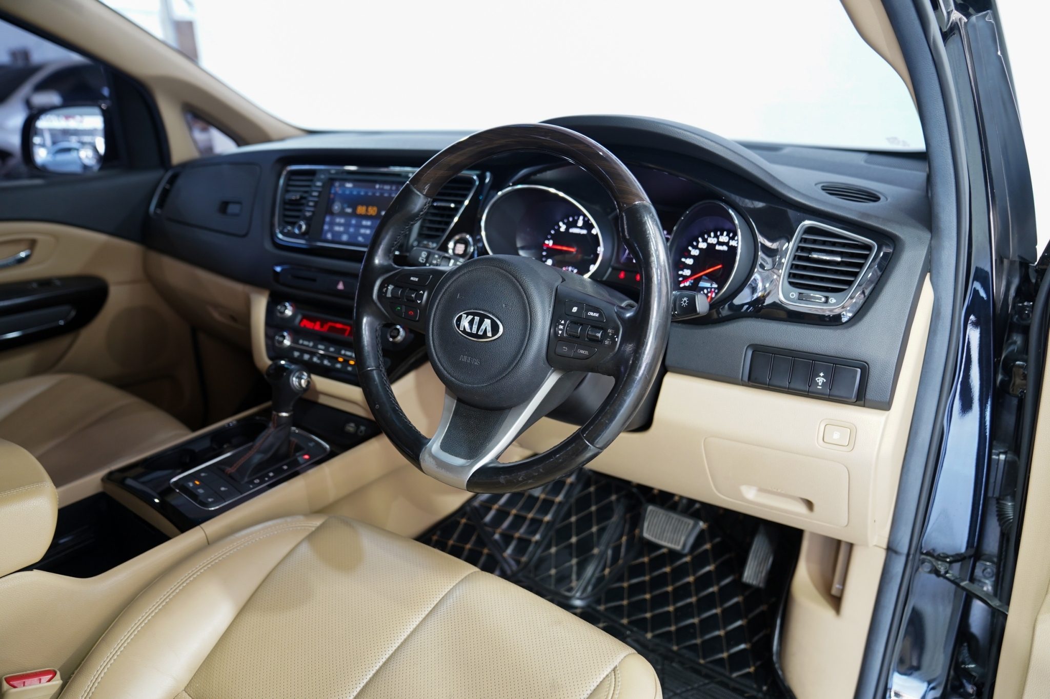 2016 Kia Grand Carnival 2.2 EX AT