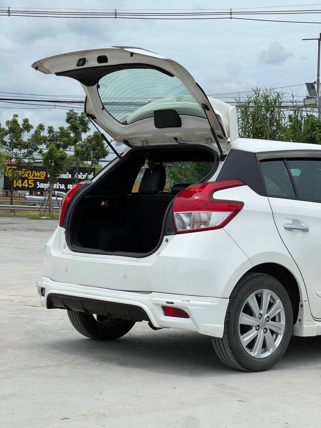 2015 TOYOTA YARIS 1.2G