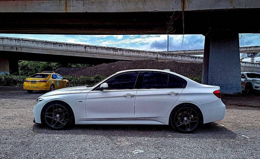 2016 BMW SERIES 3 320i