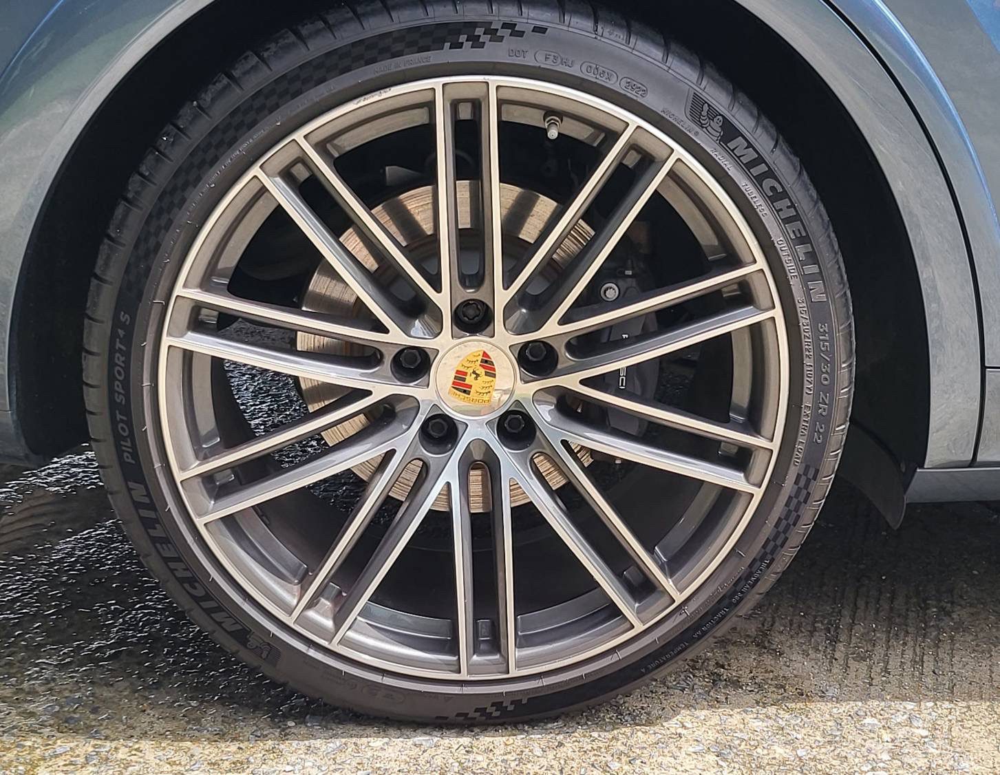 2020 Porsche Cayenne e-hybrid Coupe