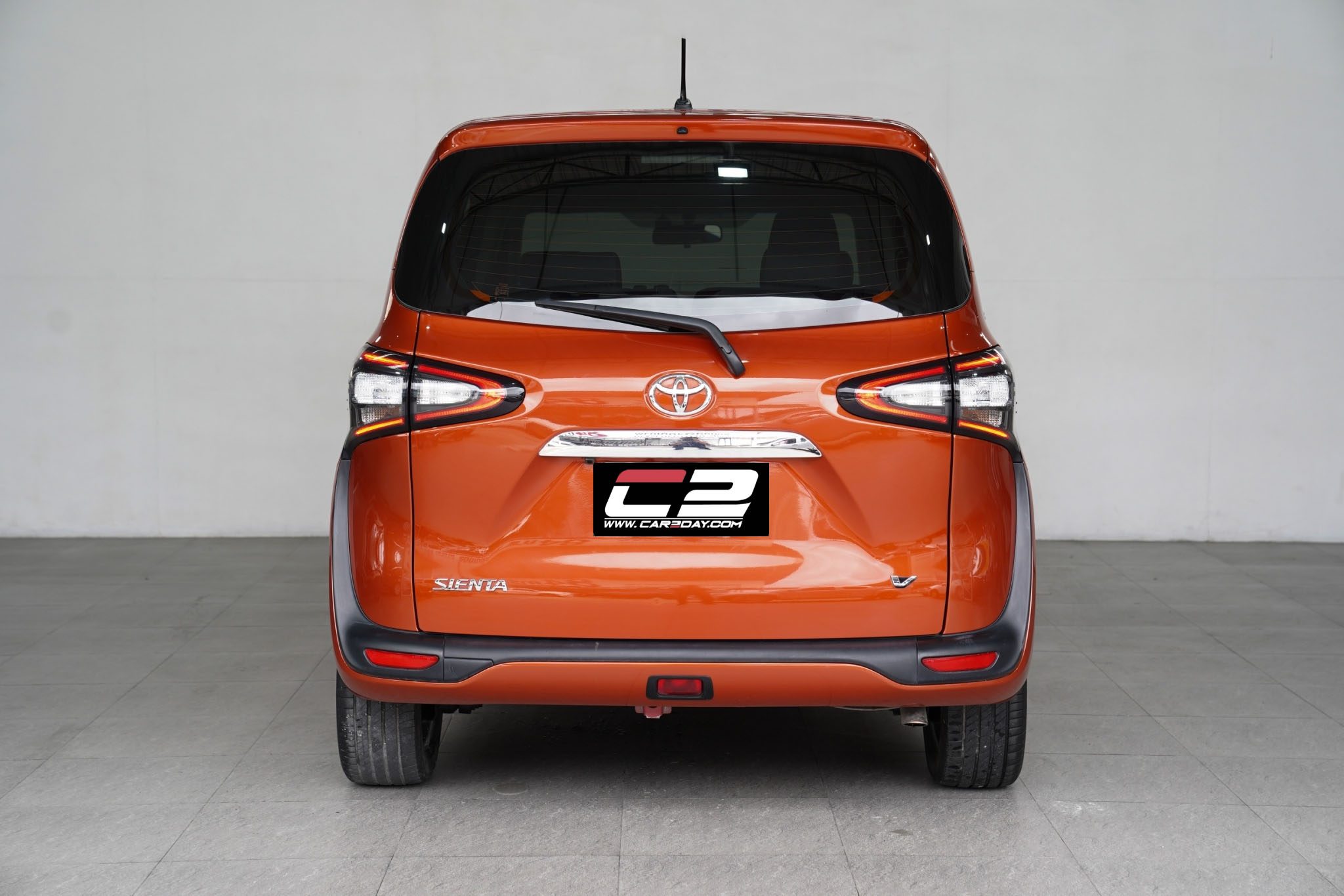 2018 TOYOTA SIENTA 1.5 V AT