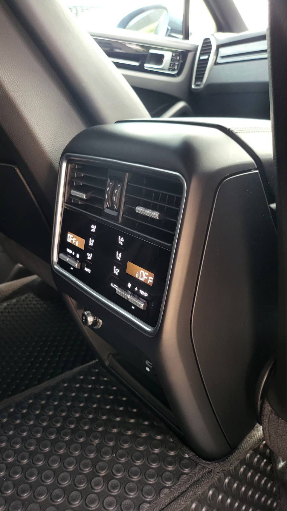 2020 Porsche Cayenne e-hybrid Coupe