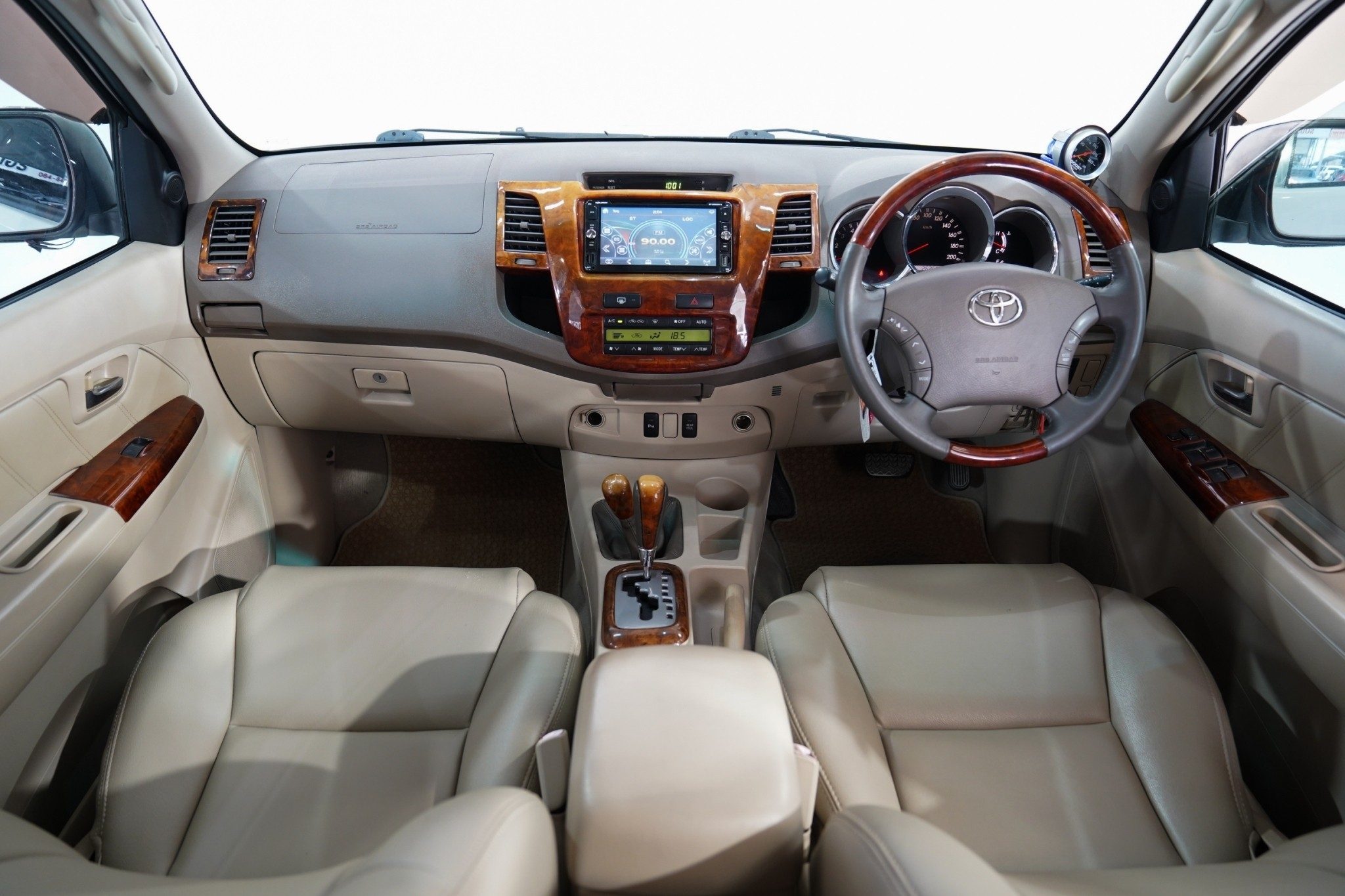 2005 TOYOTA FORTUNER 3.0 V AT