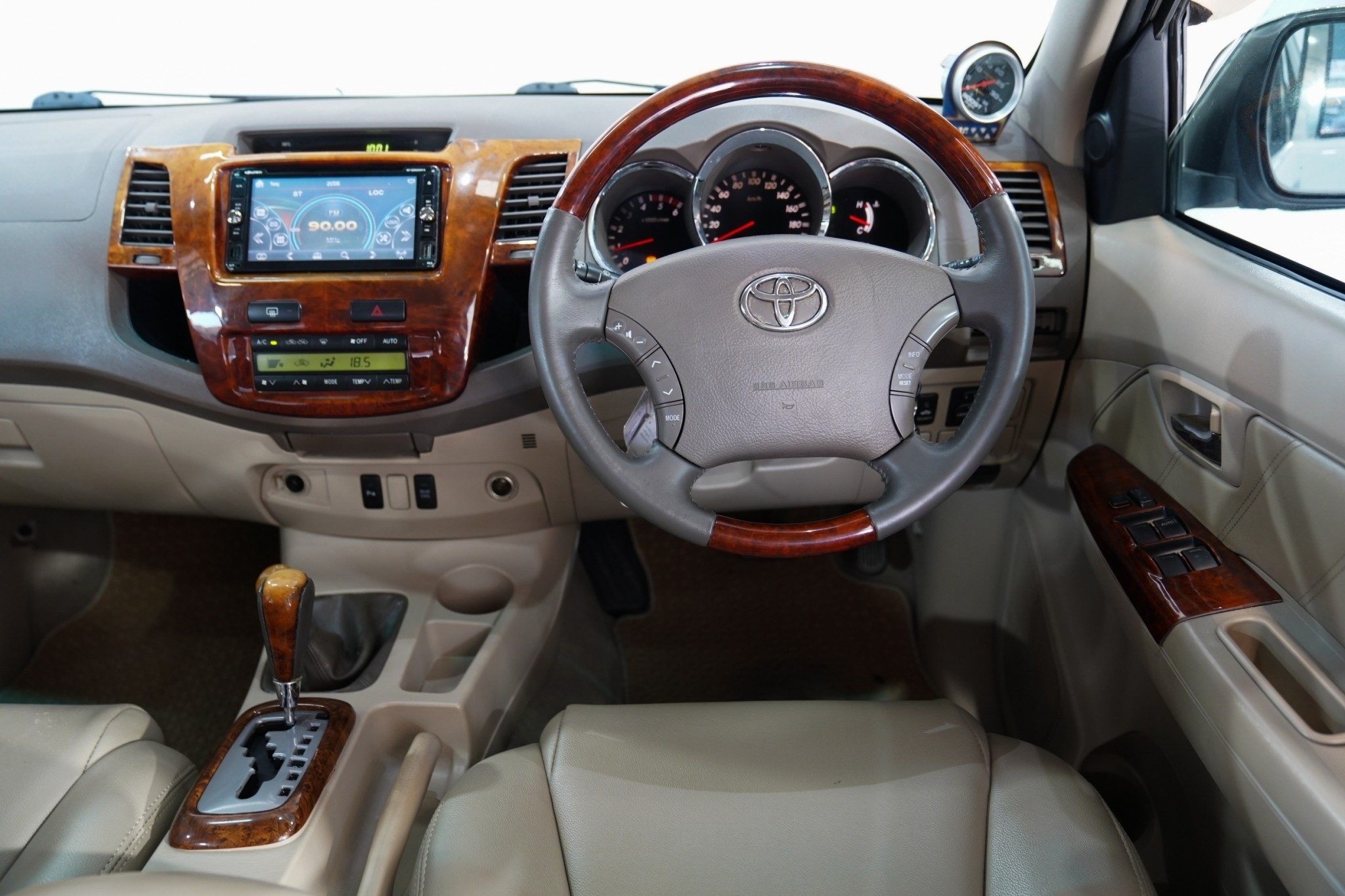 2005 TOYOTA FORTUNER 3.0 V AT