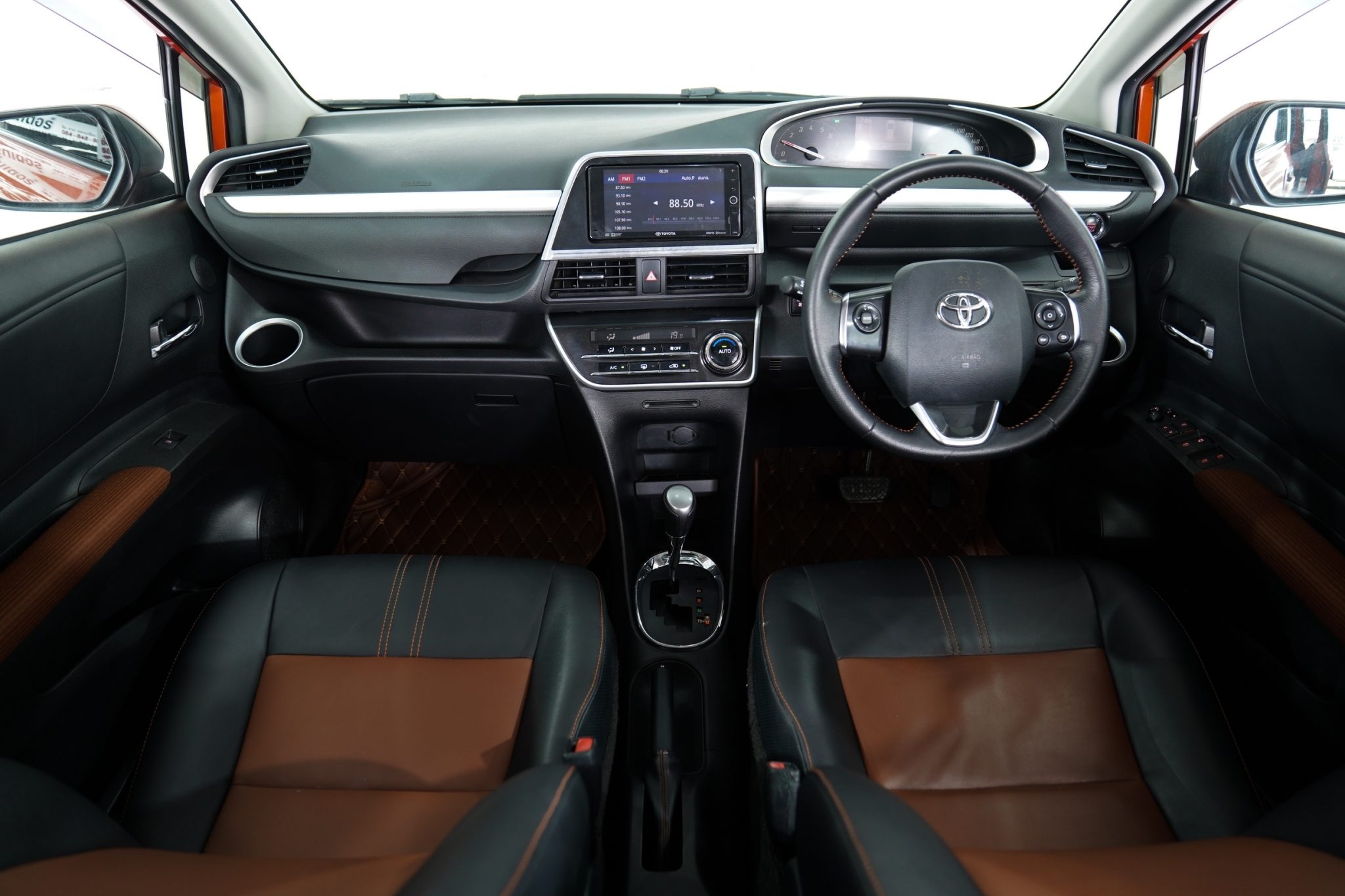 2018 TOYOTA SIENTA 1.5 V AT
