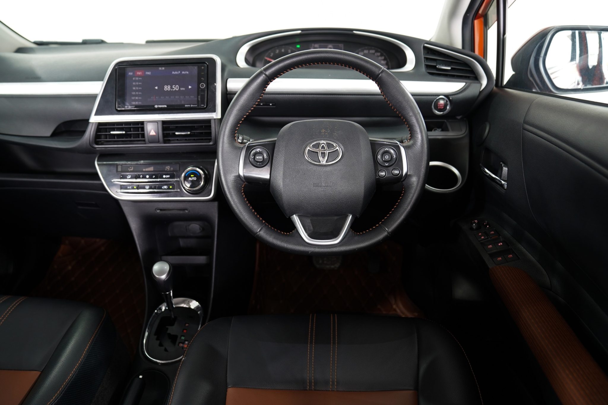 2018 TOYOTA SIENTA 1.5 V AT