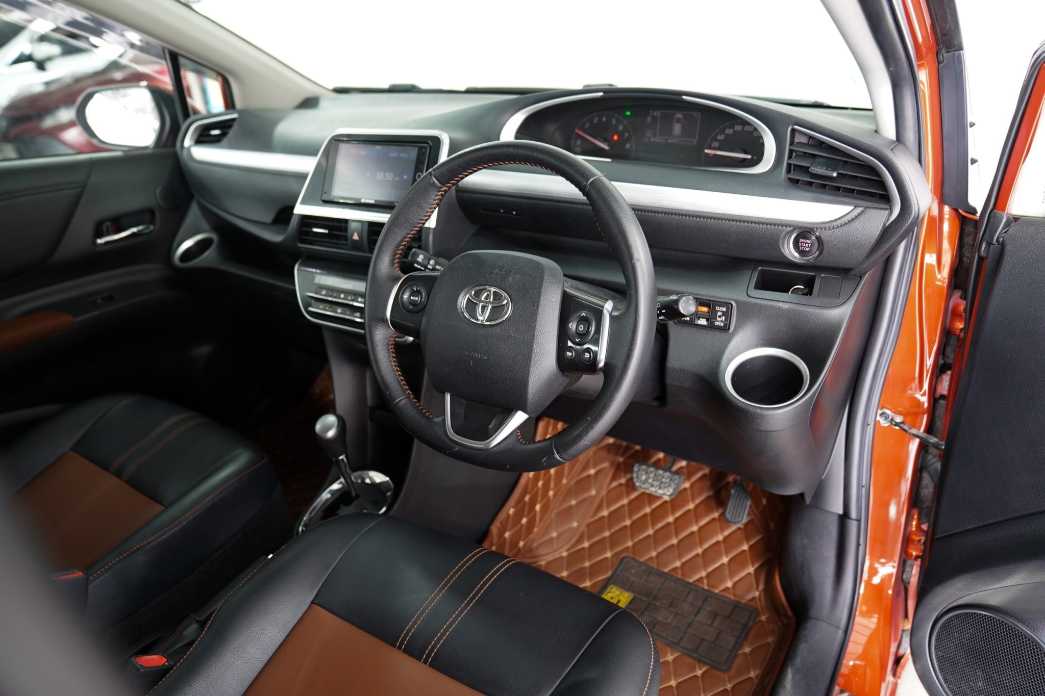 2018 TOYOTA SIENTA 1.5 V AT