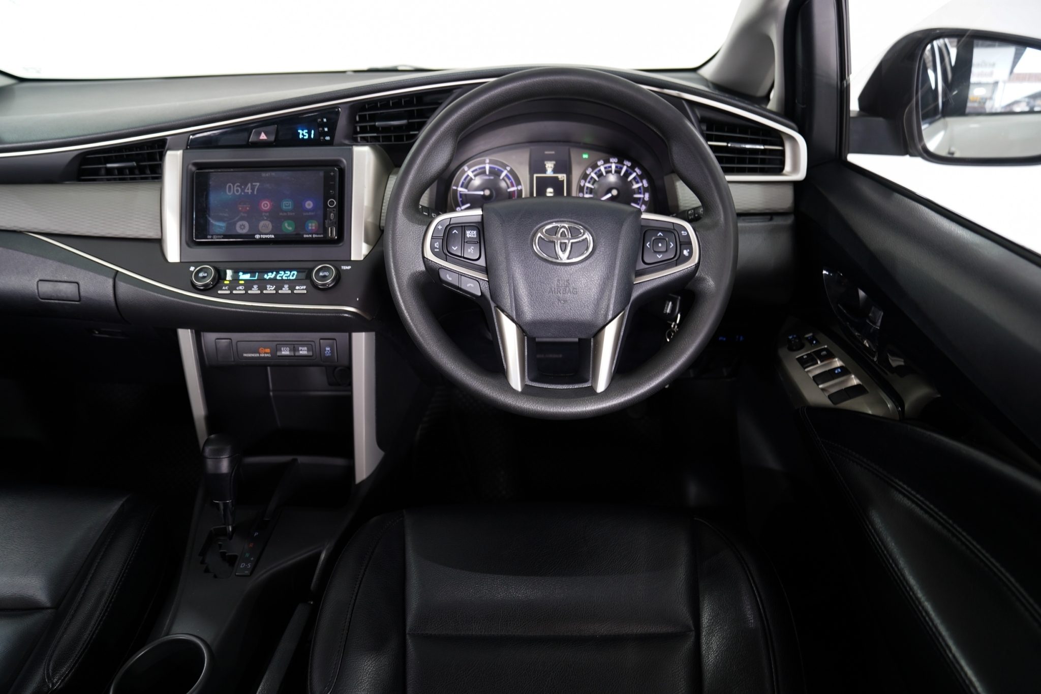 2018 TOYOTA INNOVA 2.8 G AT