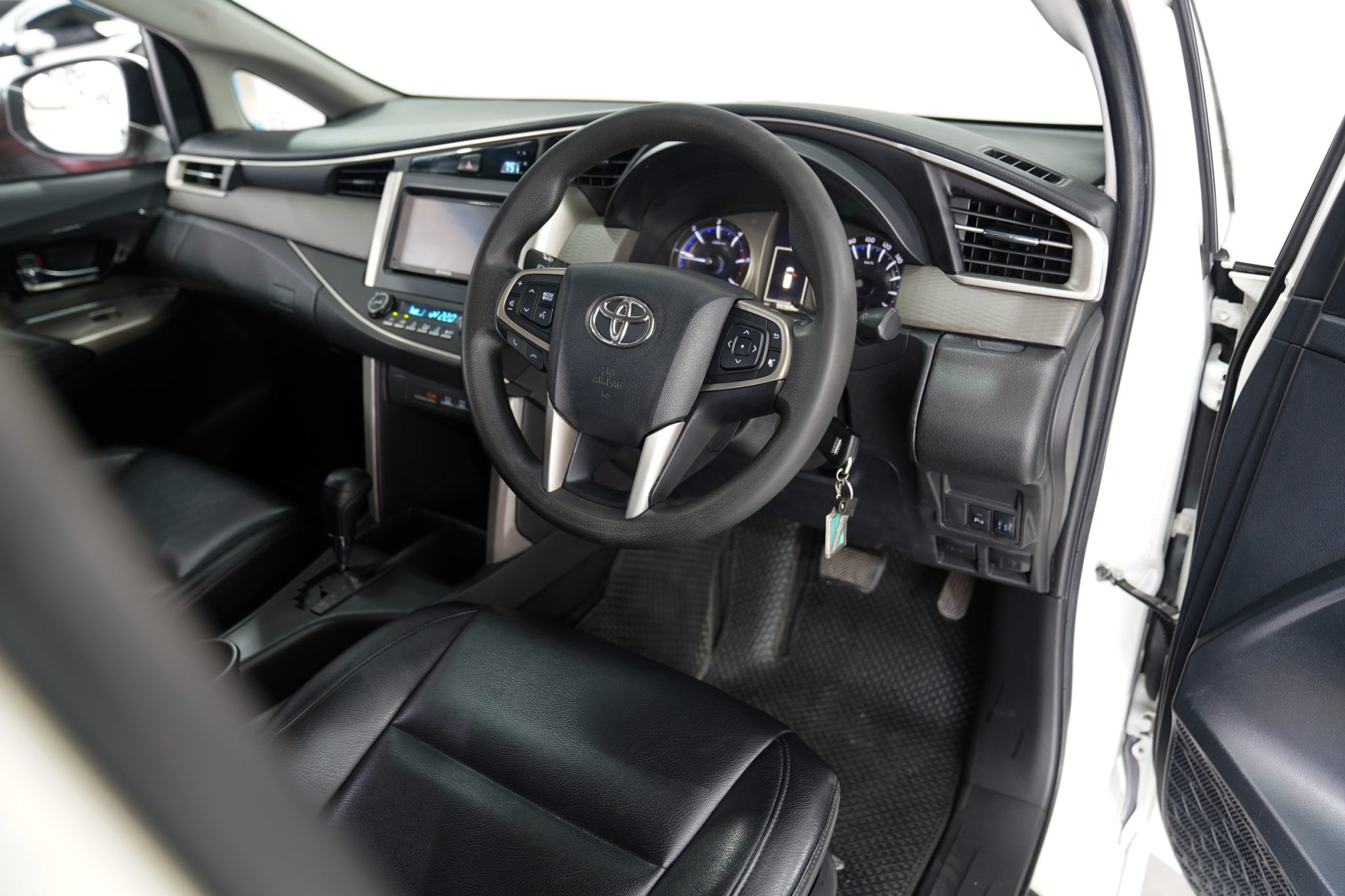 2018 TOYOTA INNOVA 2.8 G AT