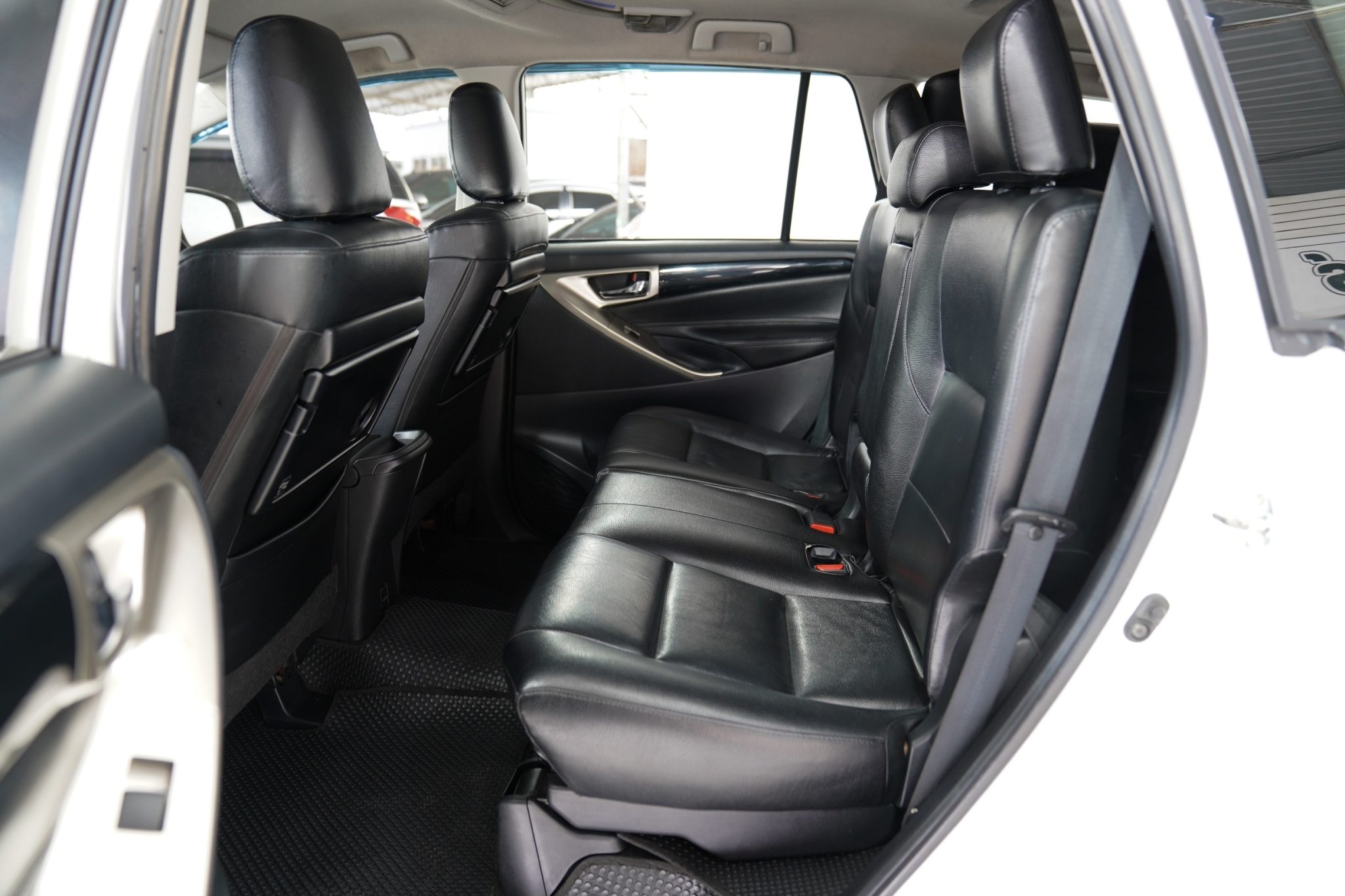 2018 TOYOTA INNOVA 2.8 G AT