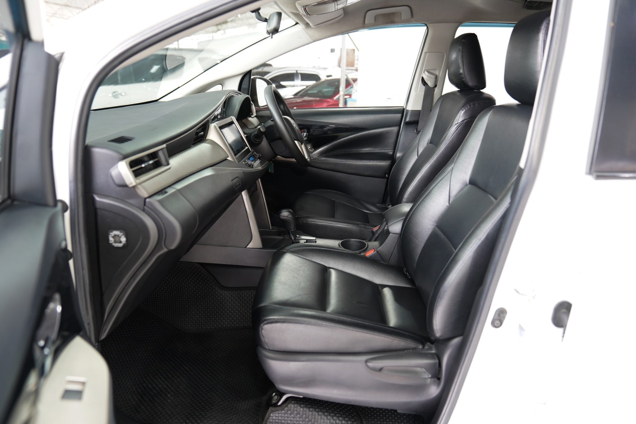 2018 TOYOTA INNOVA 2.8 G AT