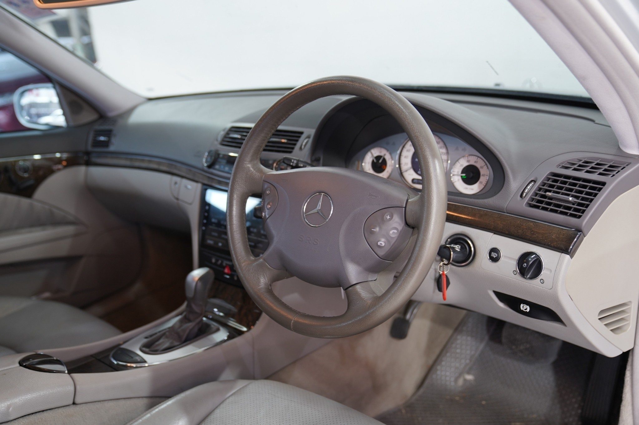 2005 BENZ E280 3.0 AVANTGARDE AT