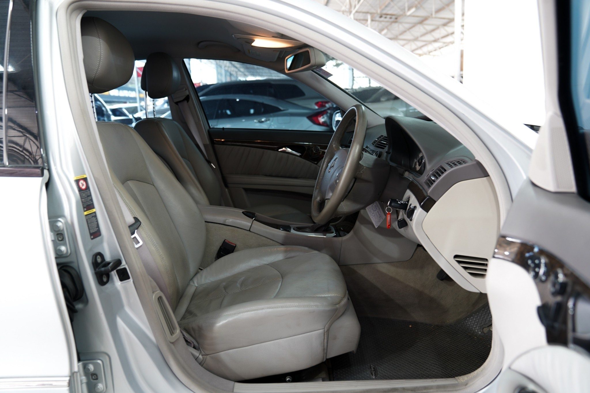 2005 BENZ E280 3.0 AVANTGARDE AT