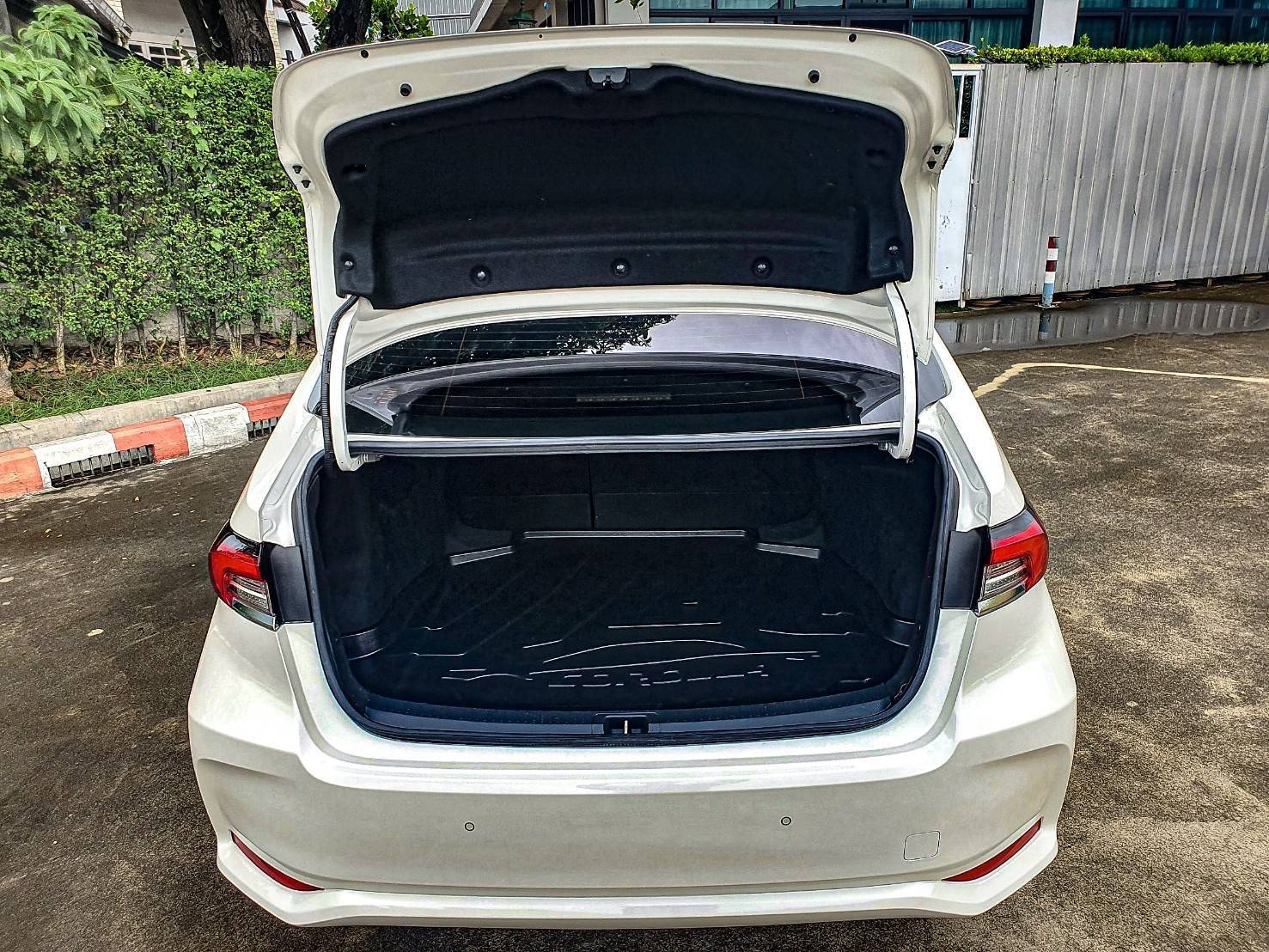2019 TOYOTA COROLLA ALTIS 1.8 HYBRID
